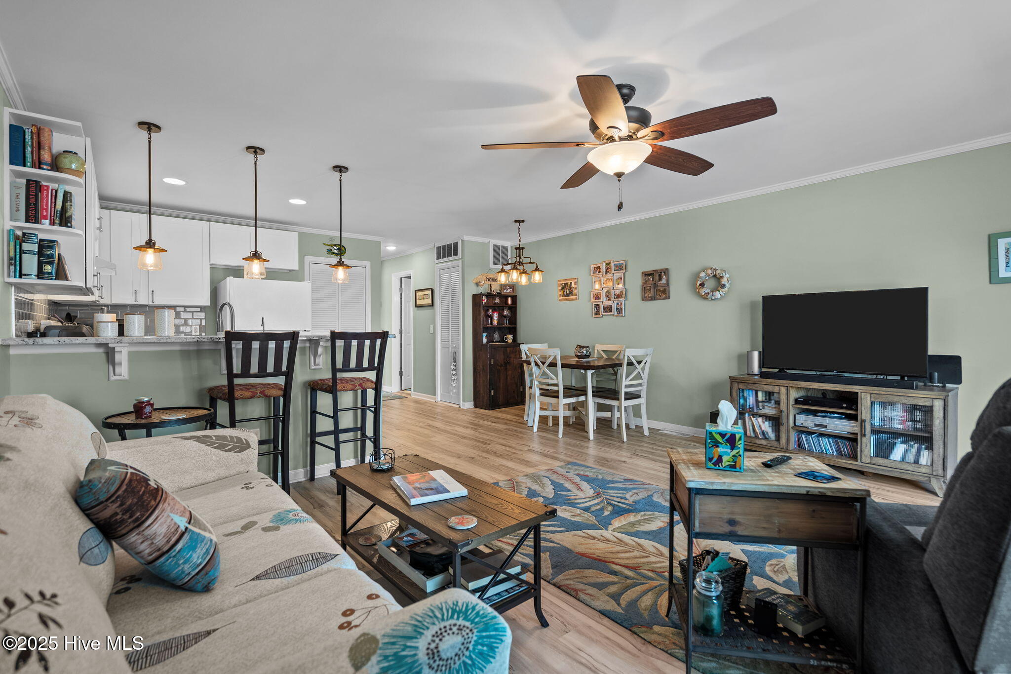 100538407 | Photo 13