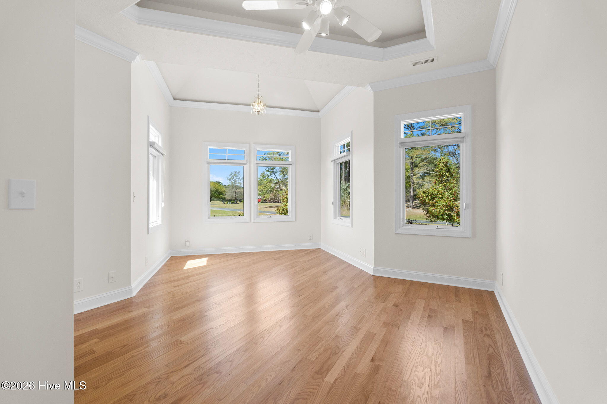 100564967 | Photo 31