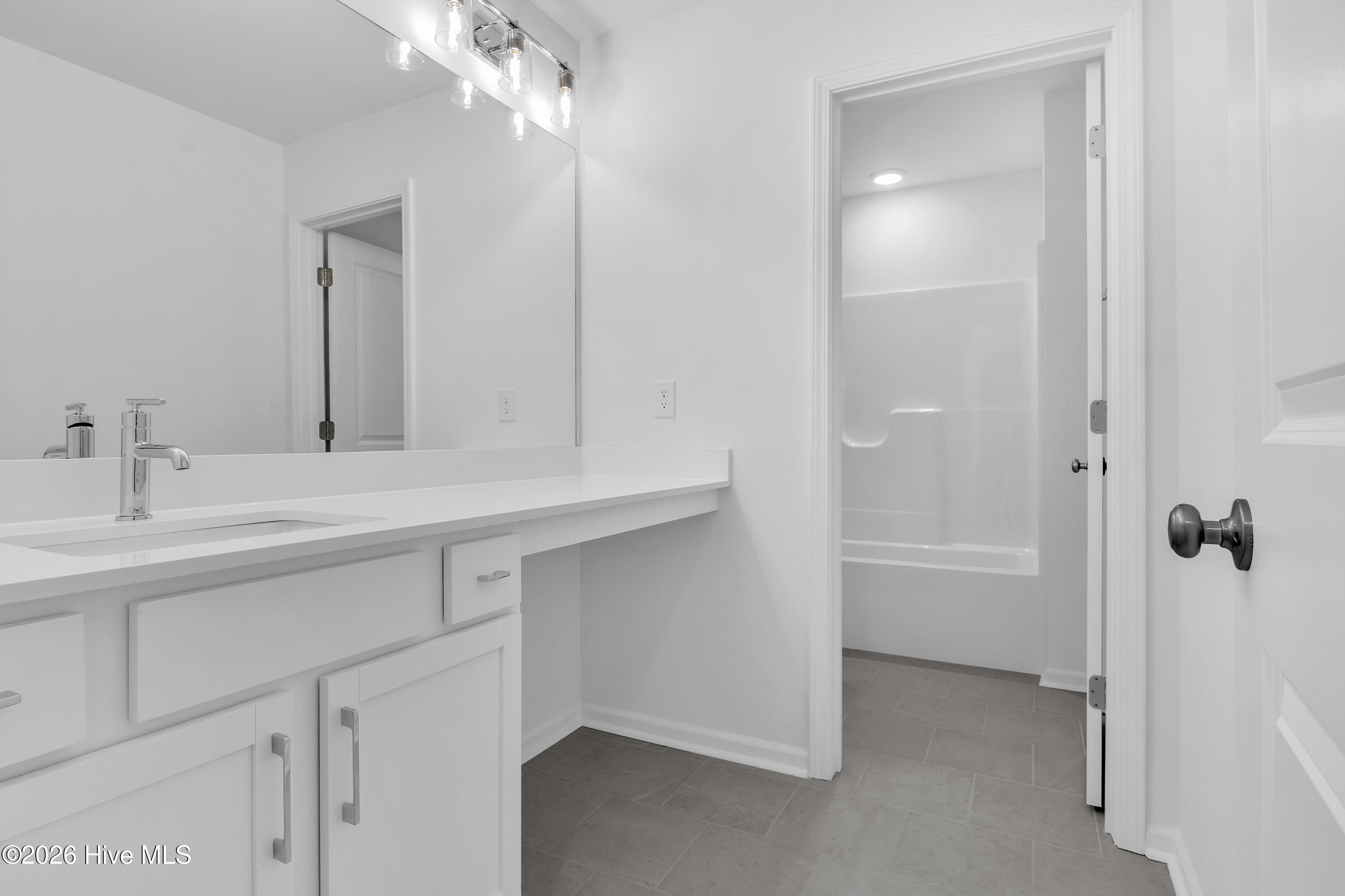 100563590 | Photo 38