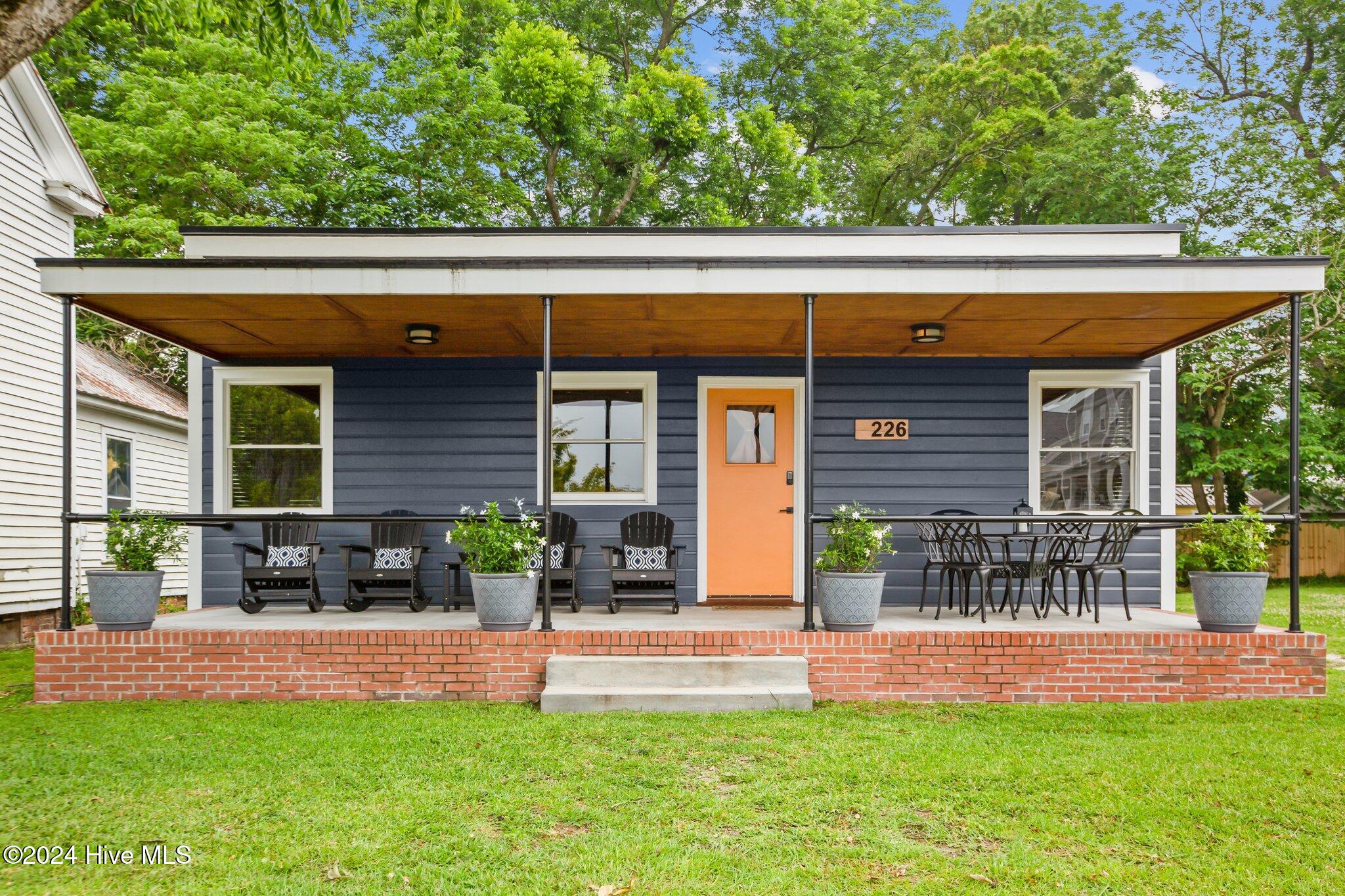 1150 E Perry Lane UNIT B4, Savannah, GA, 31404