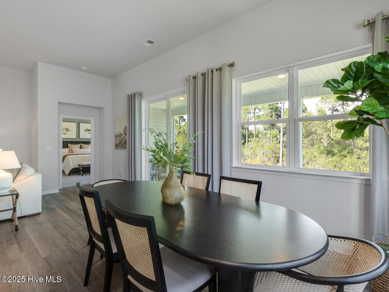 100563914 | Photo 15