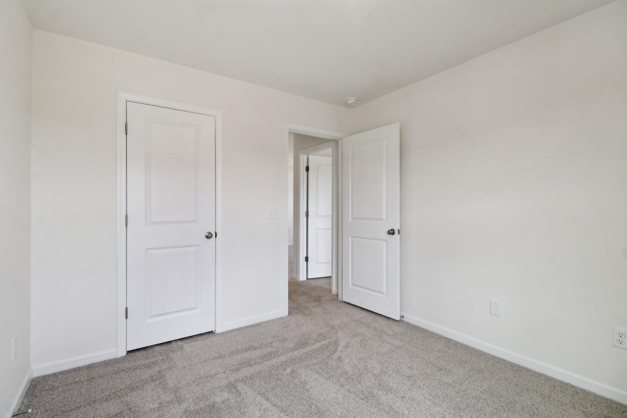30-web-or-mls-Flat Coat Ln-020