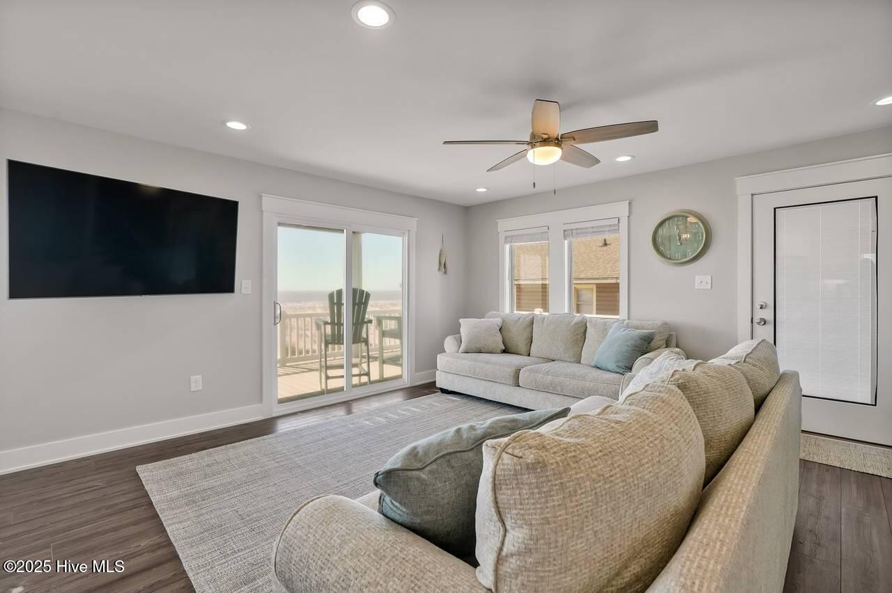 100484000 | Photo 13