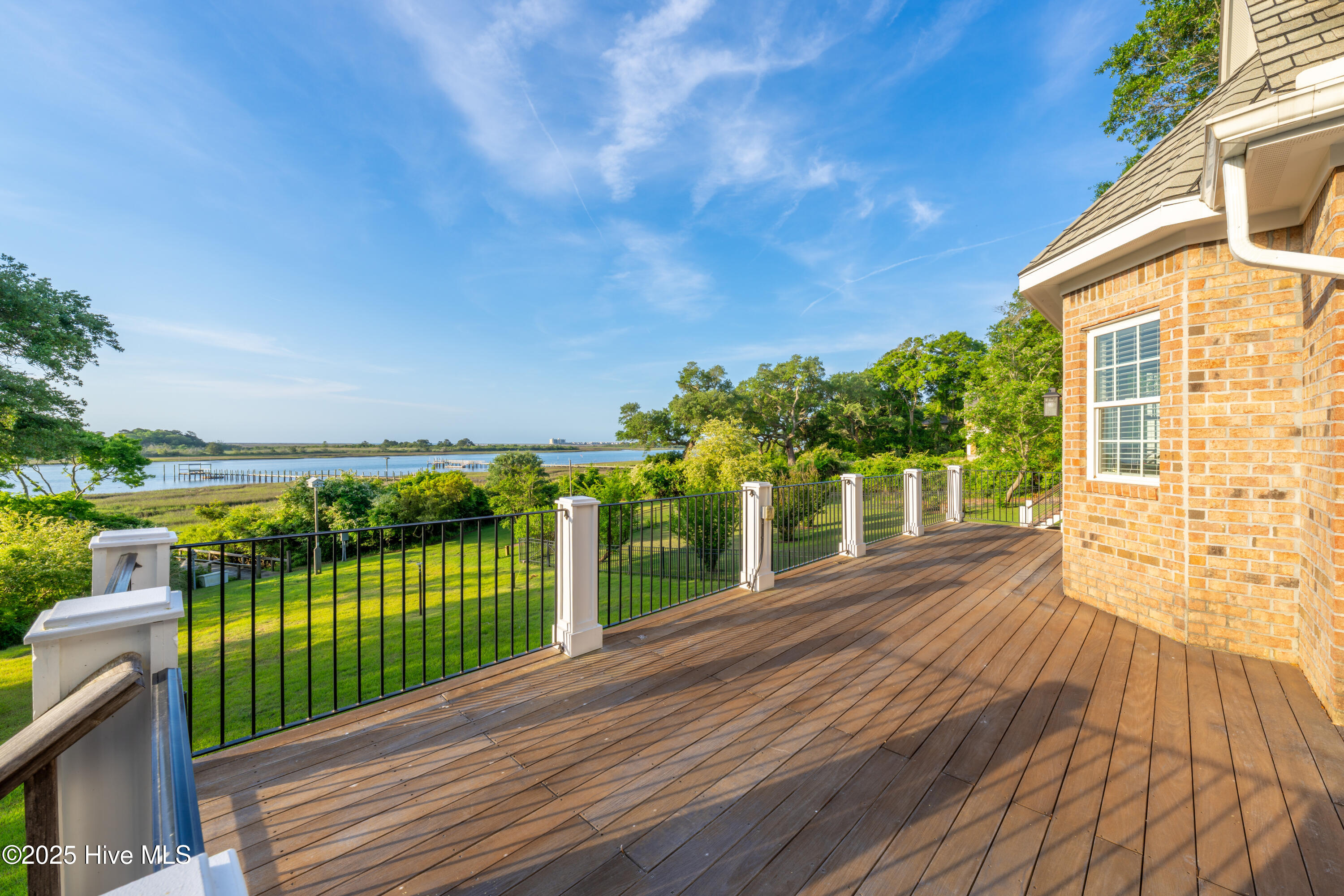 100506223 | Photo 31