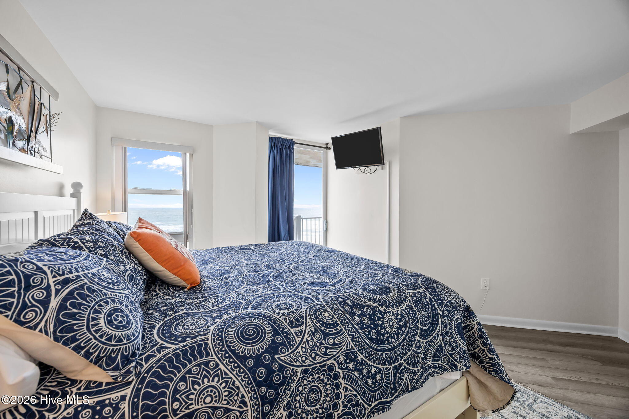 100557729 | Photo 18