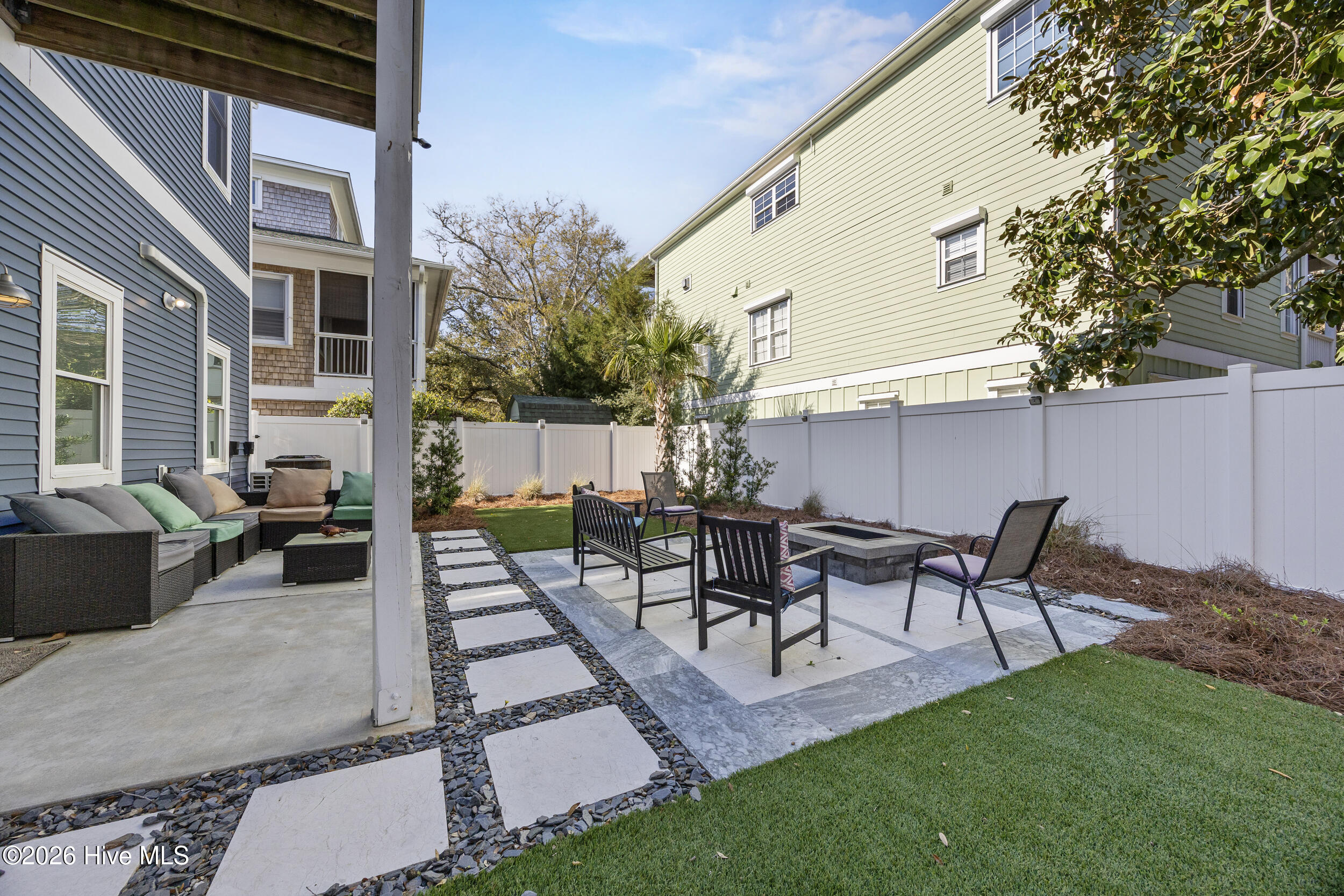 100562655 | Photo 11