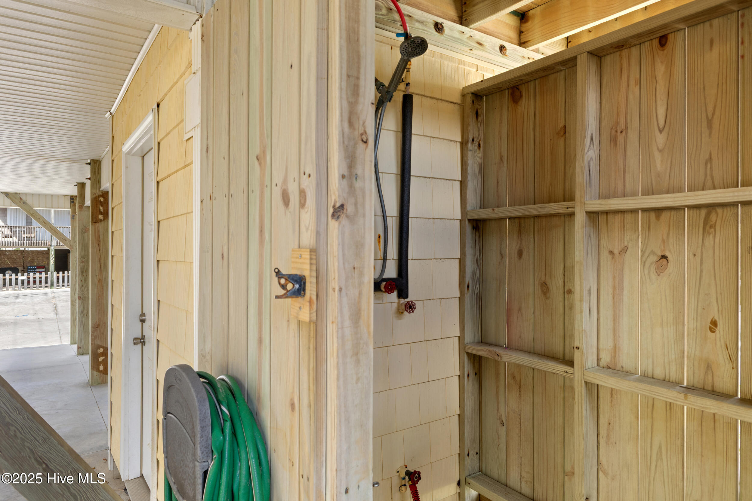 100535212 | Photo 42