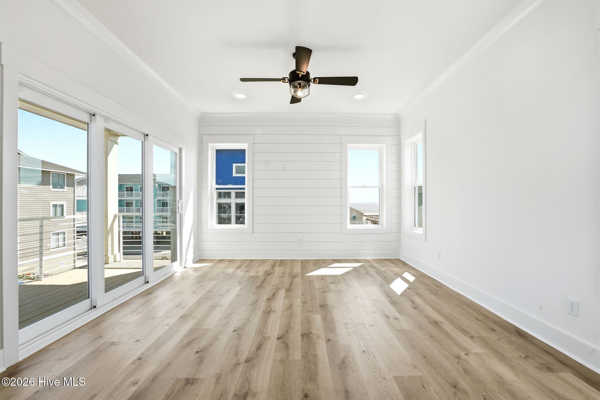 100561284 | Photo 59