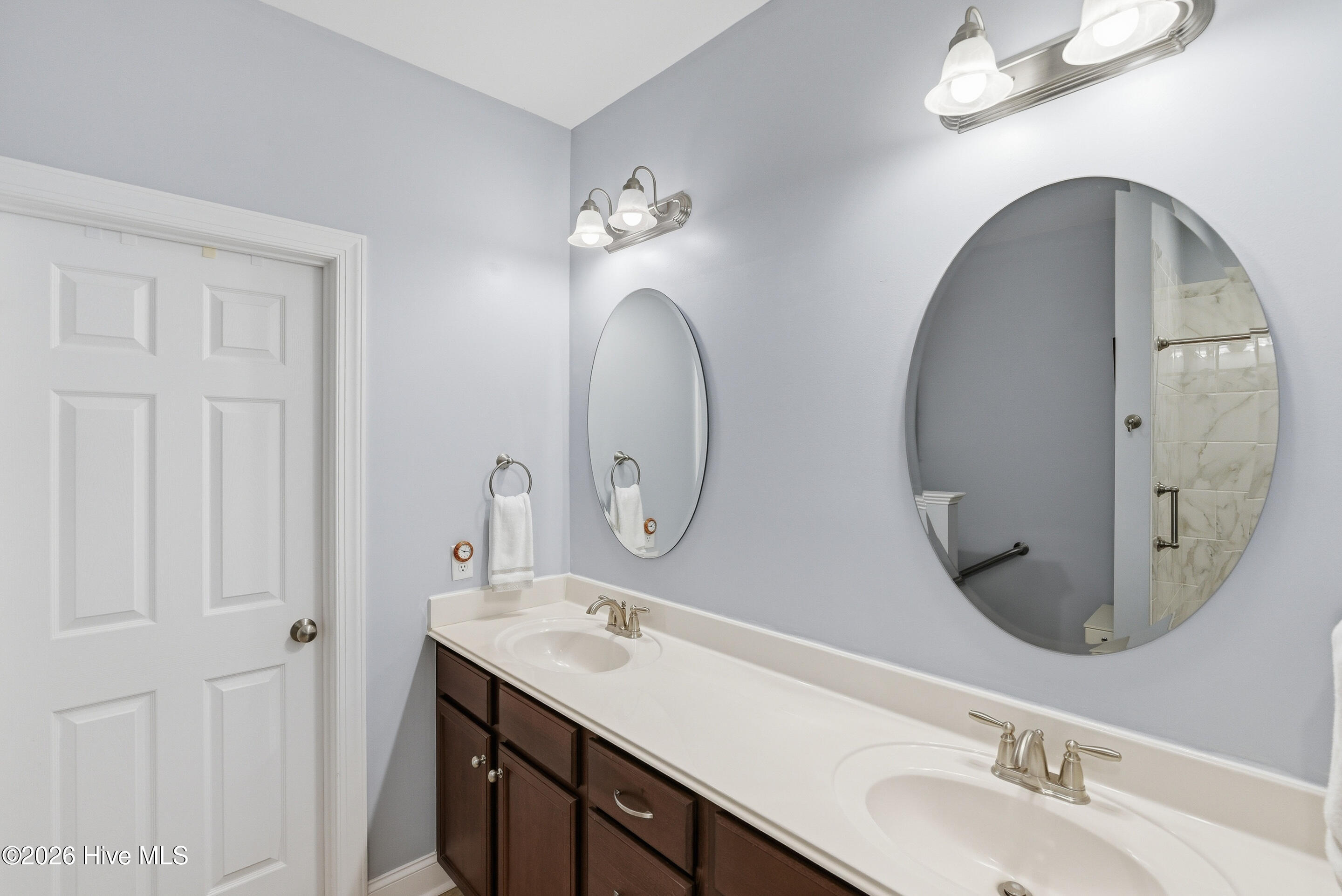 100566740 | Photo 24