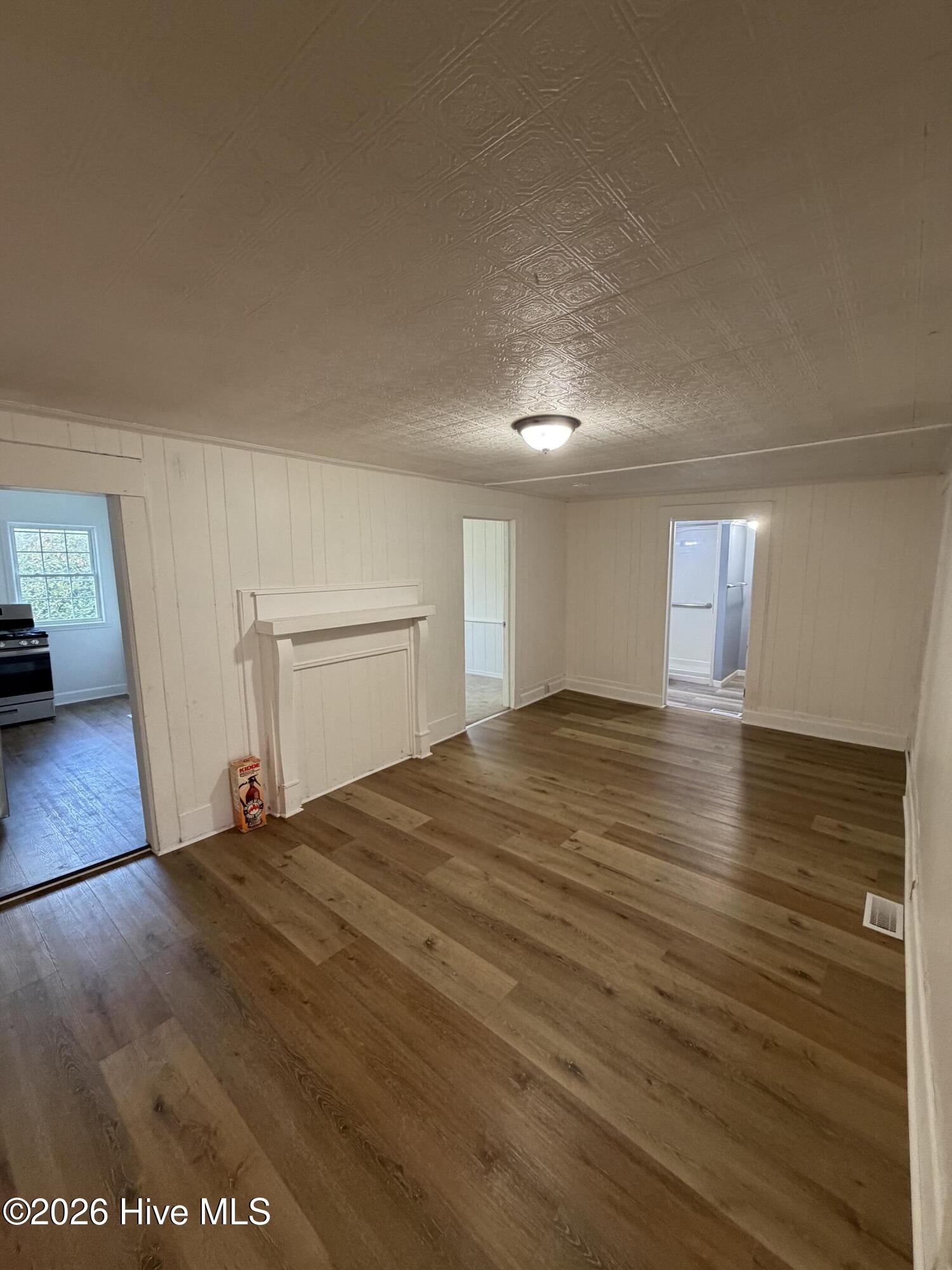 100558717 | Photo 10