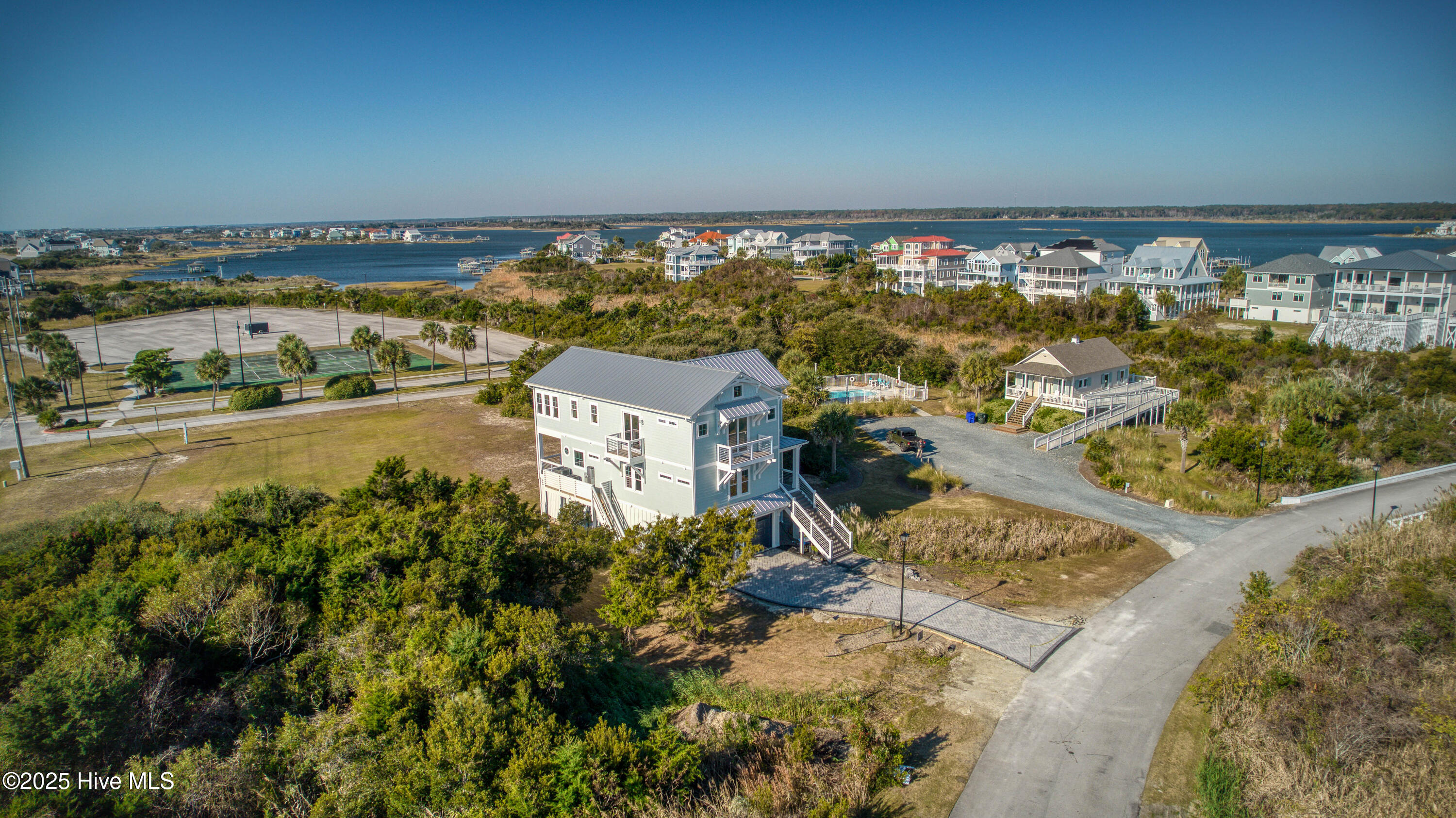 100516070 | Photo 96