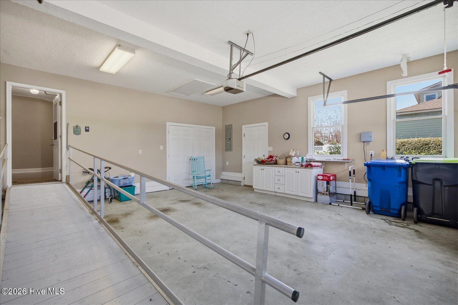 100560950 | Photo 35