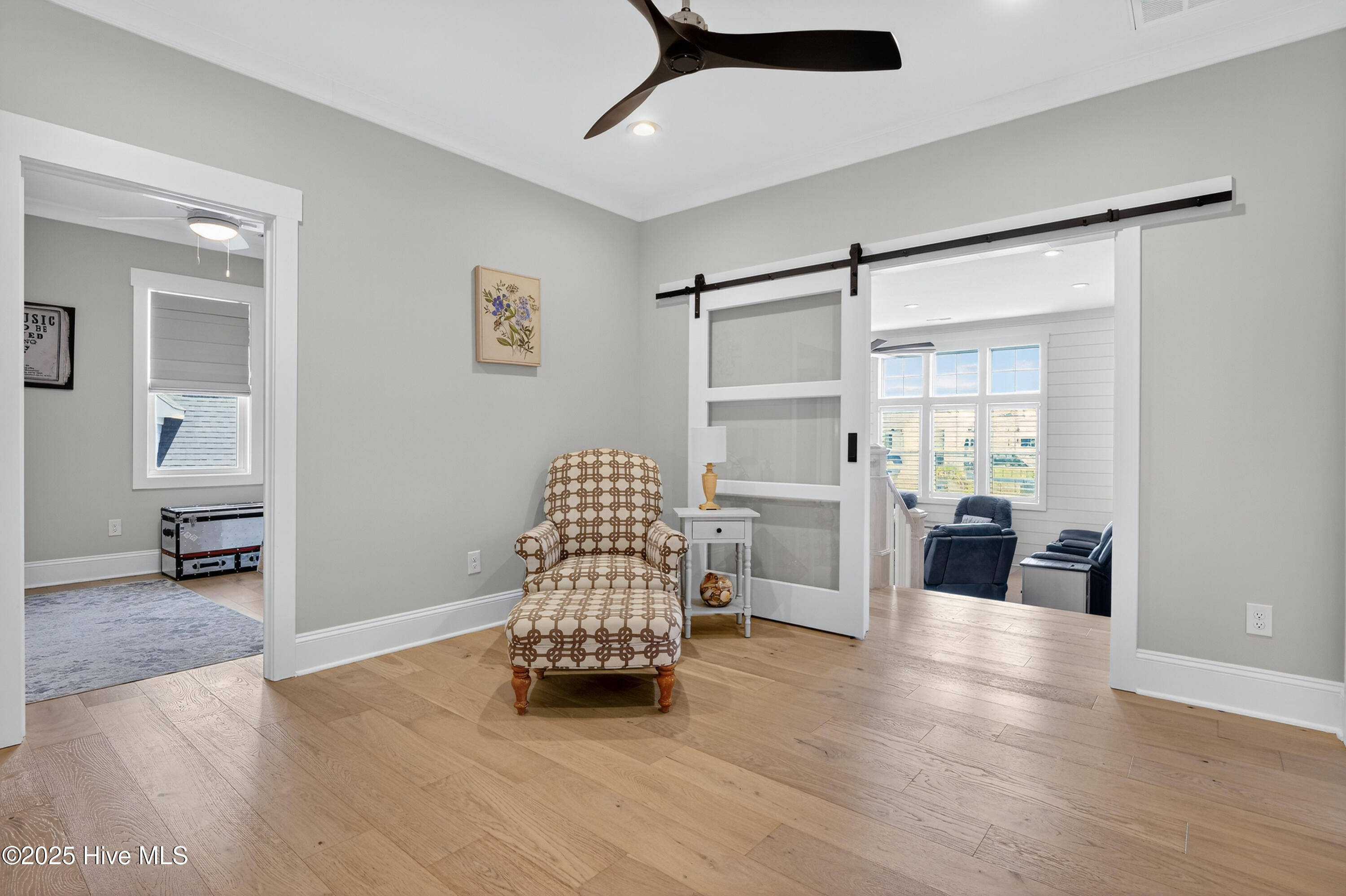 100523935 | Photo 35