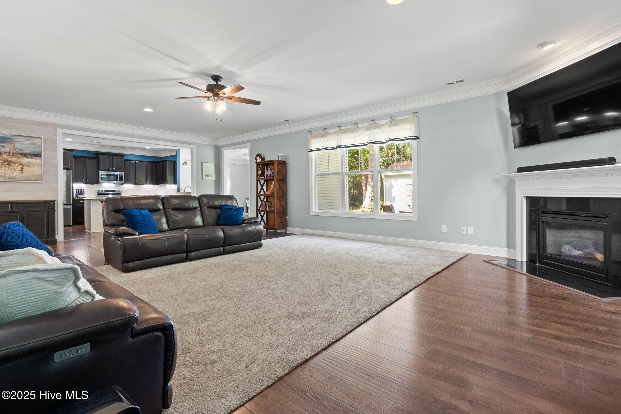 100521115 | Photo 22