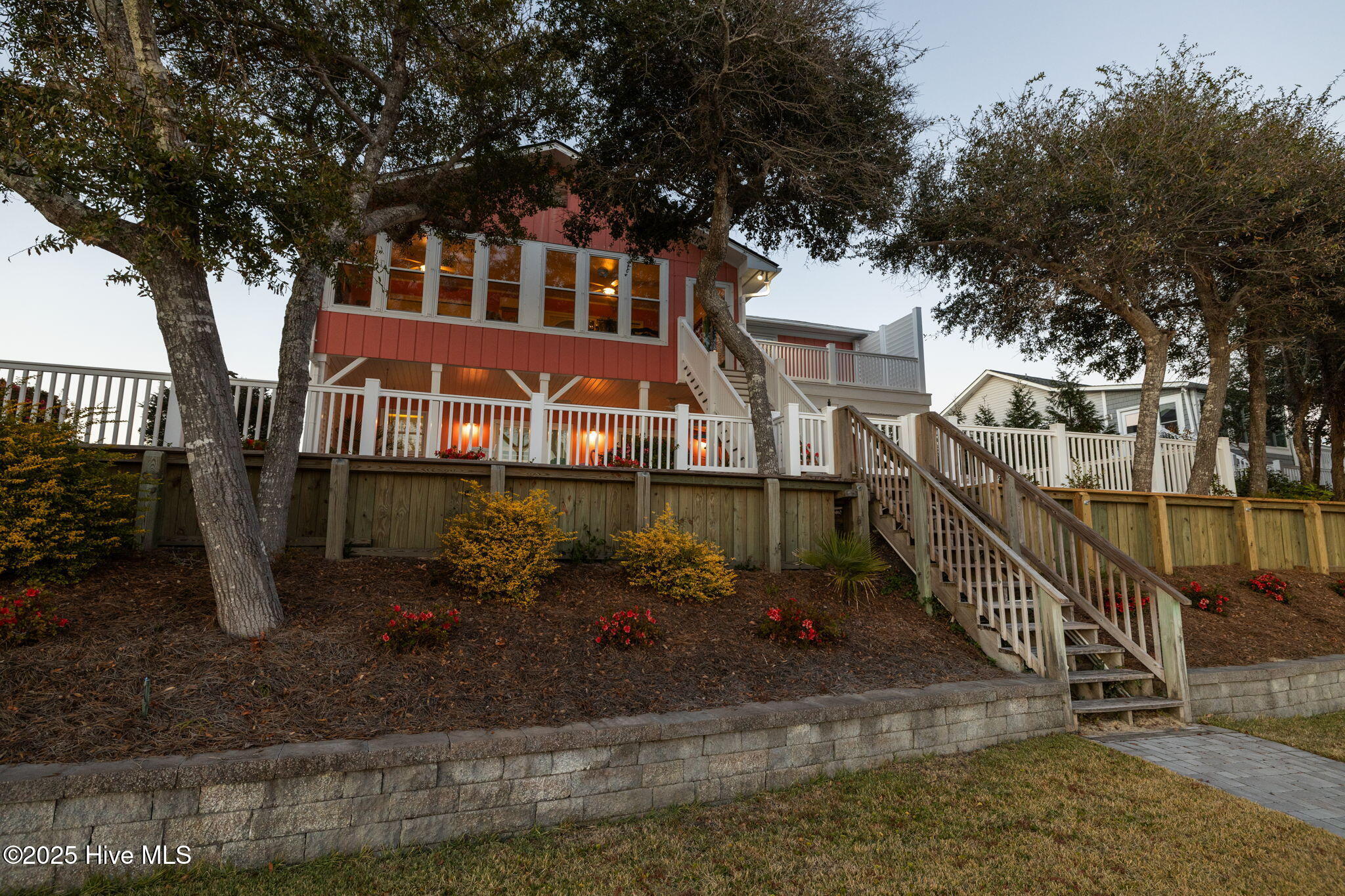 100542627 | Photo 49