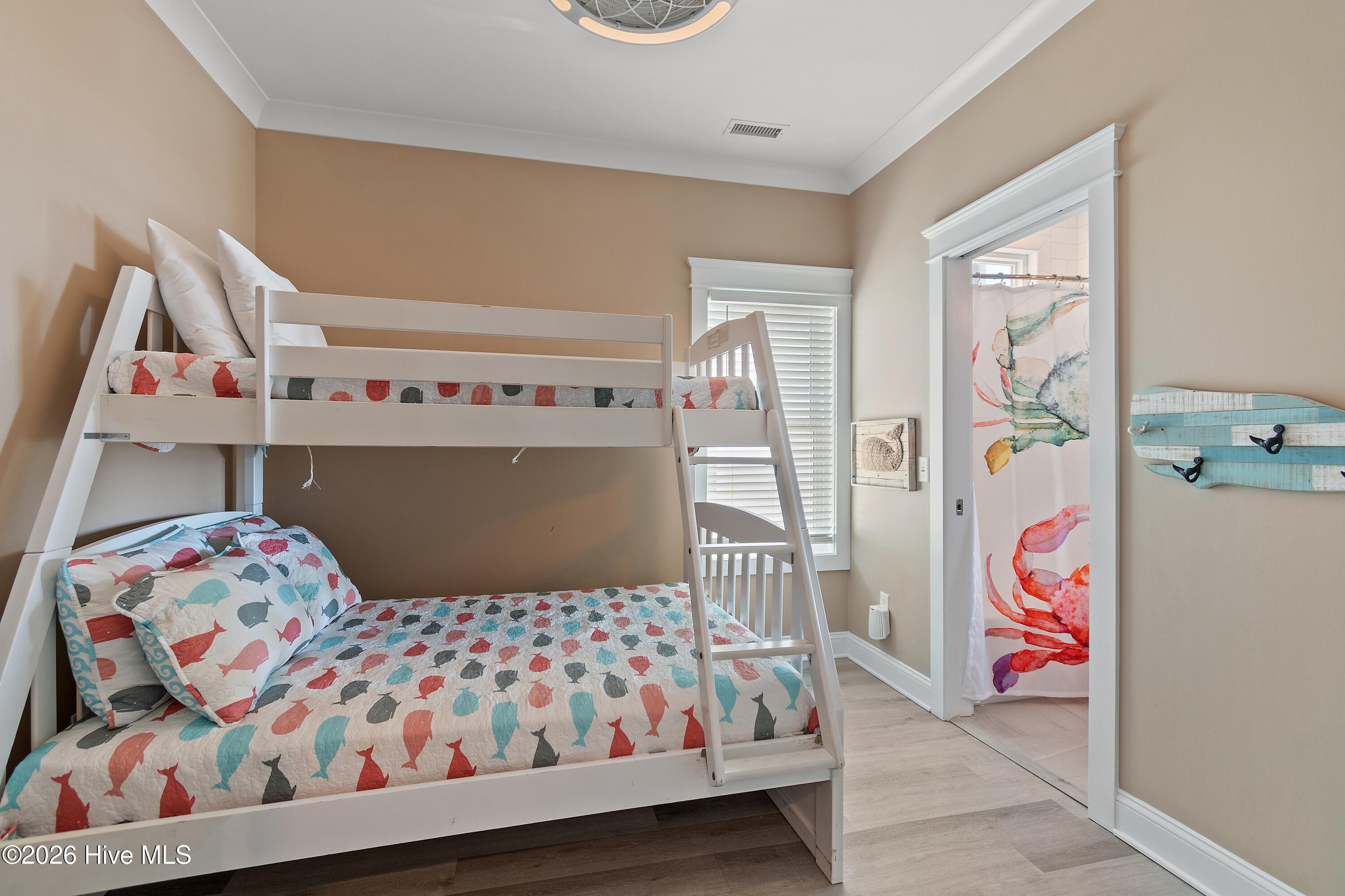 100557175 | Photo 23