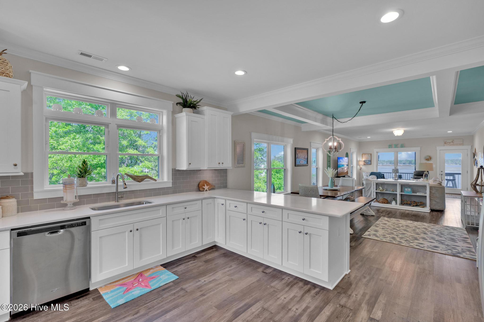 100569220 | Photo 14