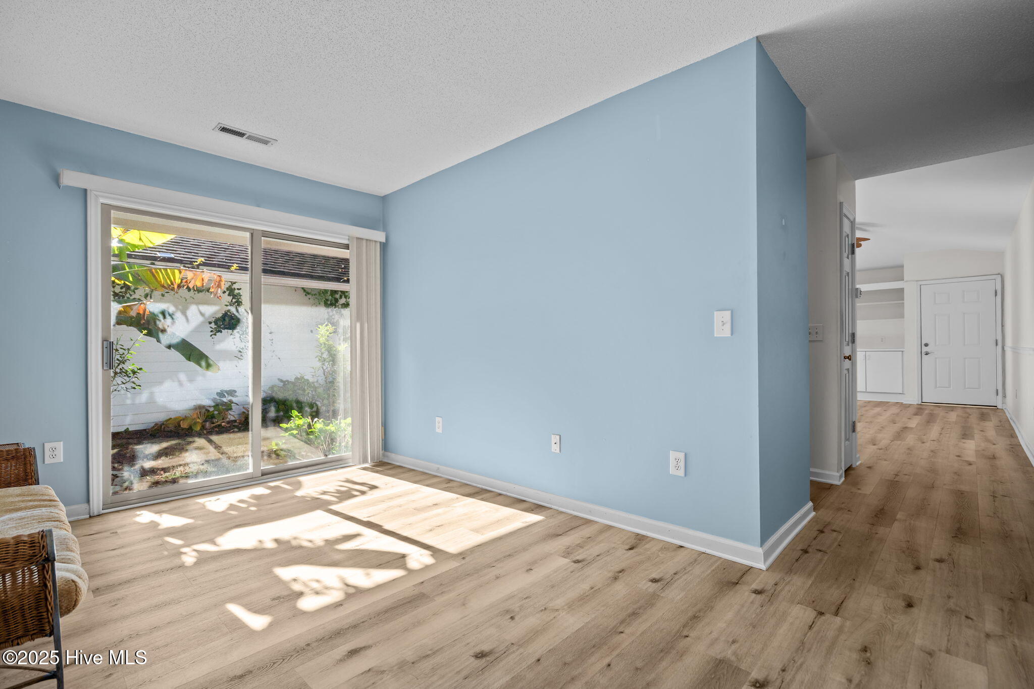 100544988 | Photo 18