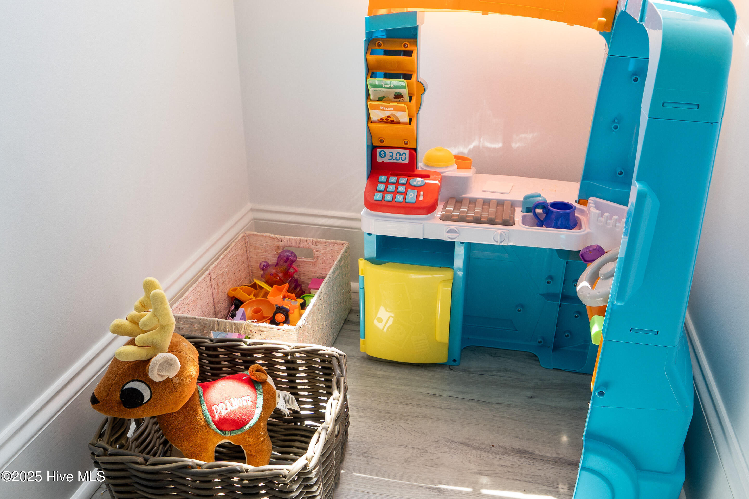 100520099 | Photo 61