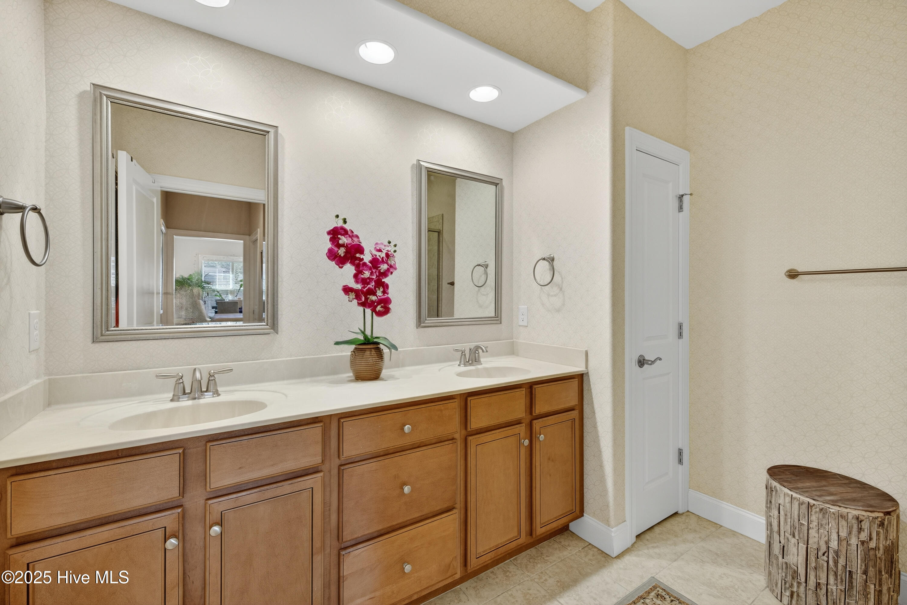 100541458 | Photo 23