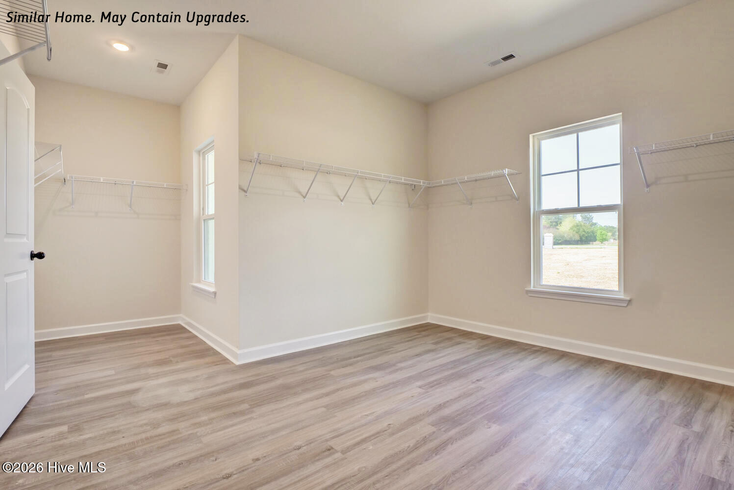 100553299 | Photo 19