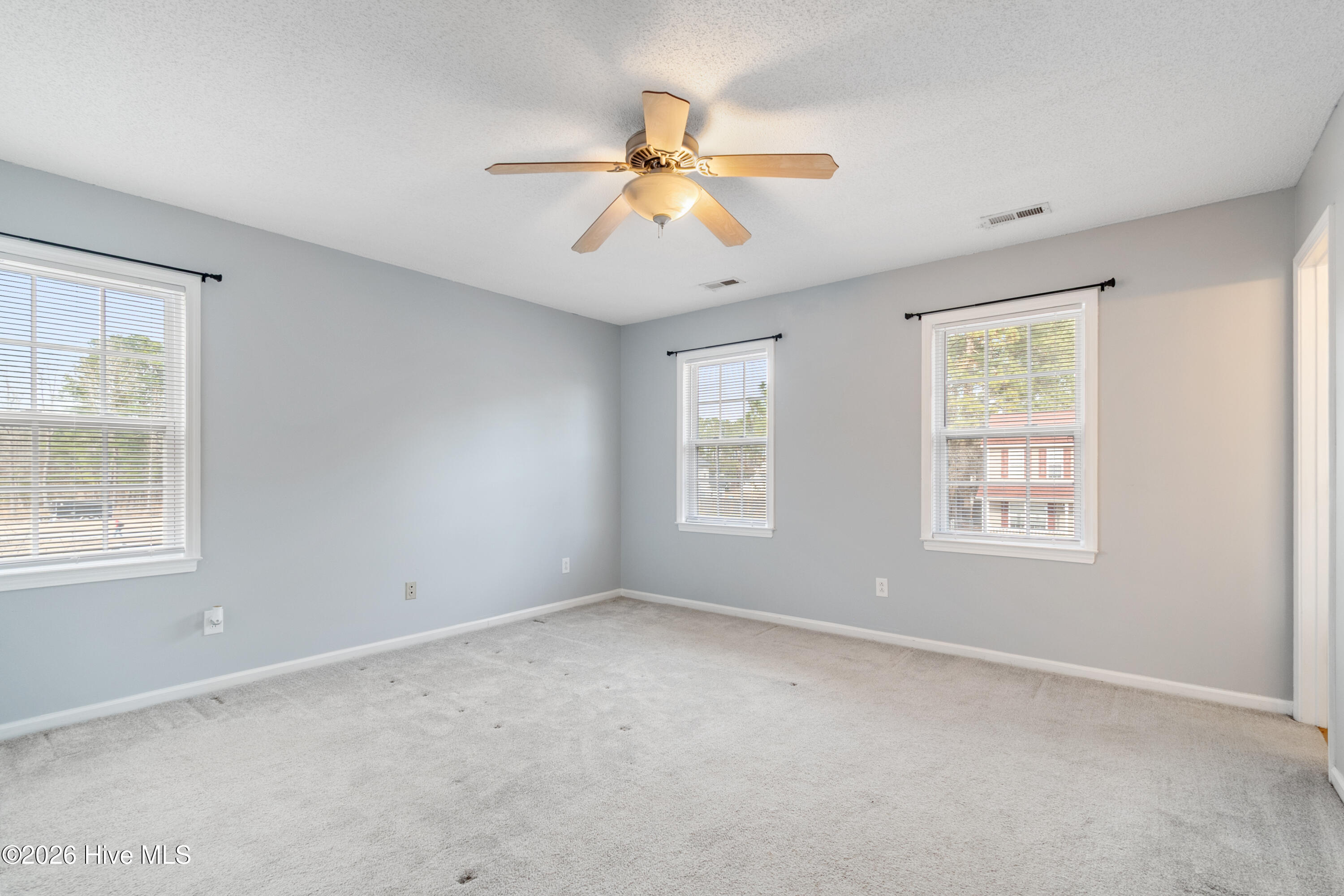 100540574 | Photo 15