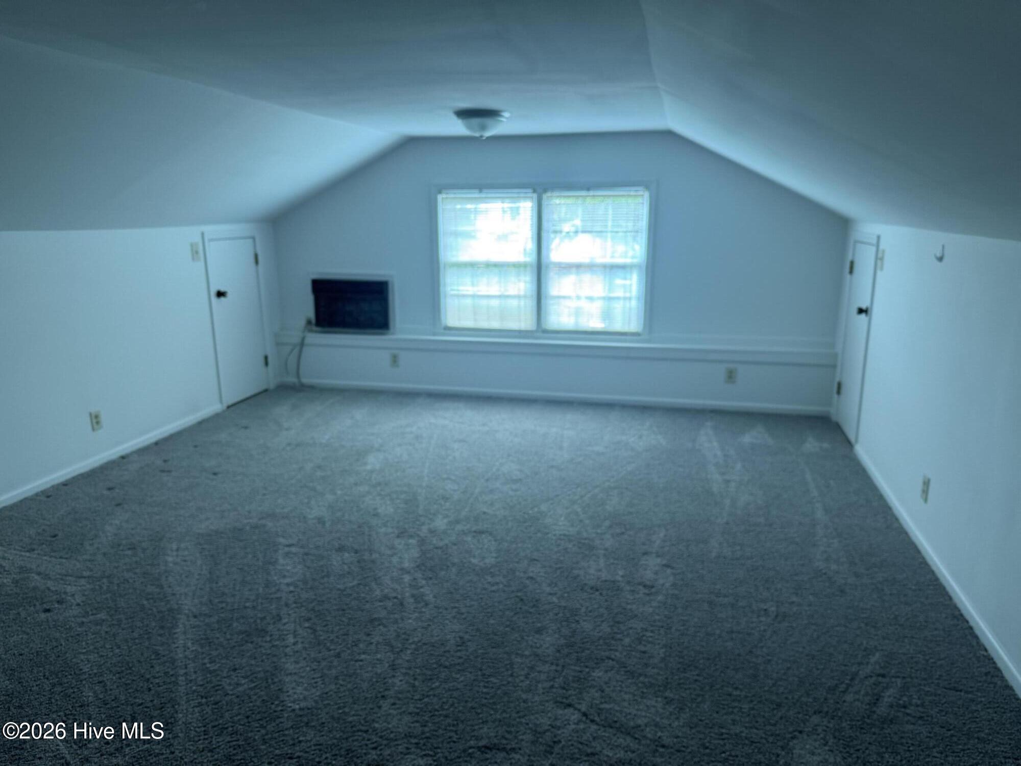 100570594 | Photo 14