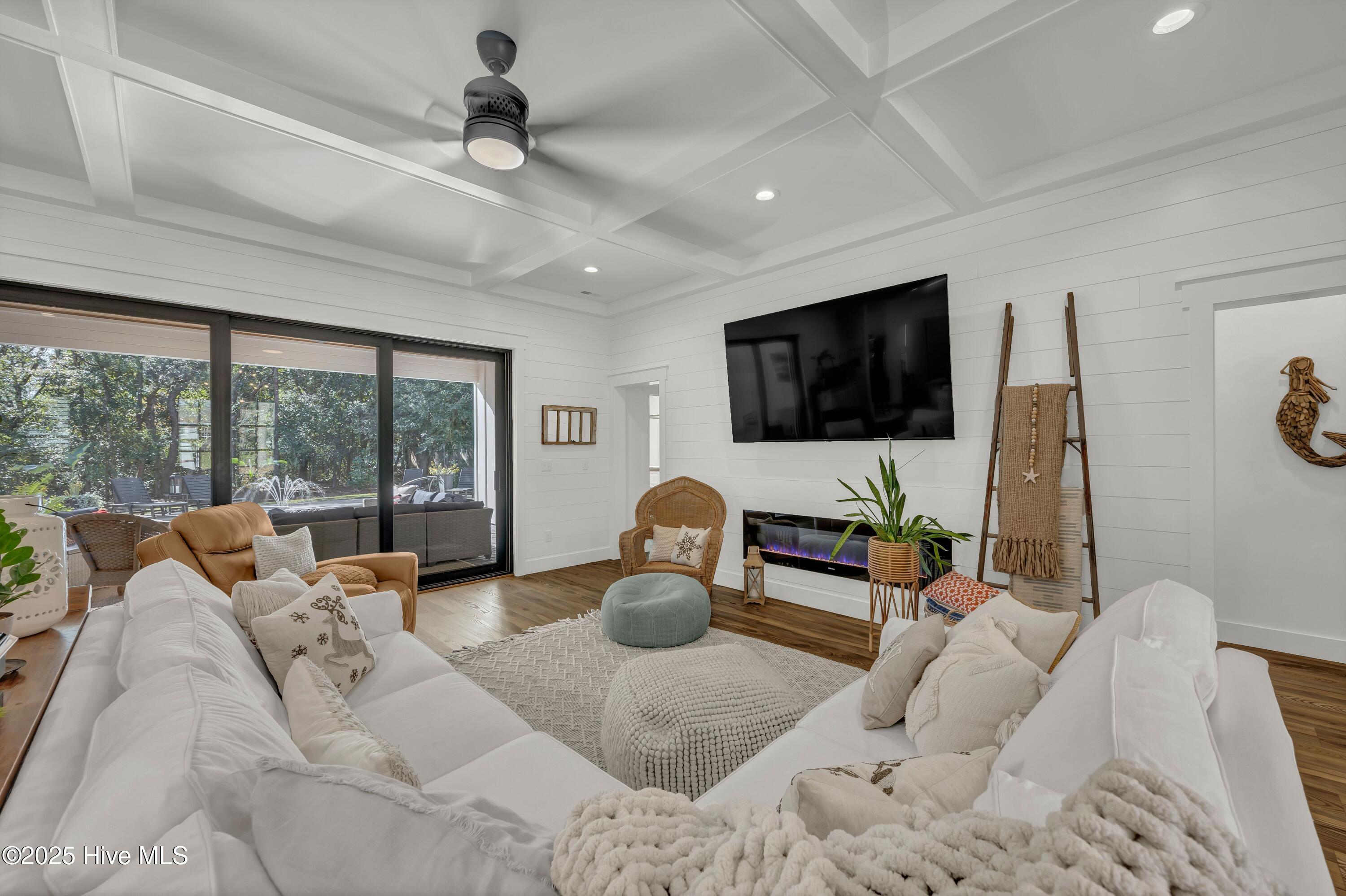 100543127 | Photo 11