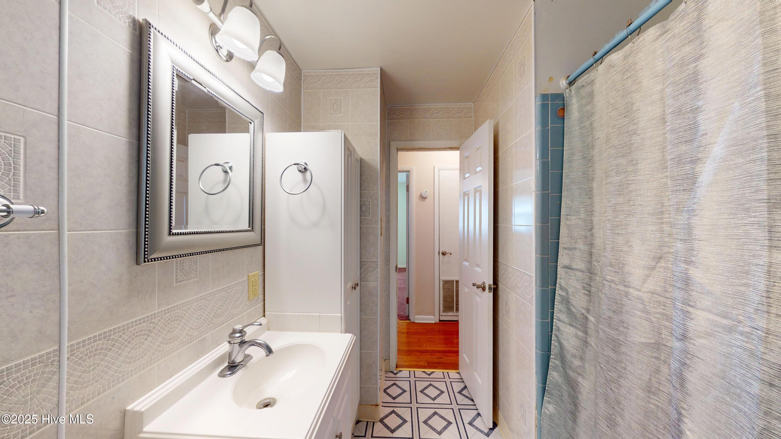 100541528 | Photo 23