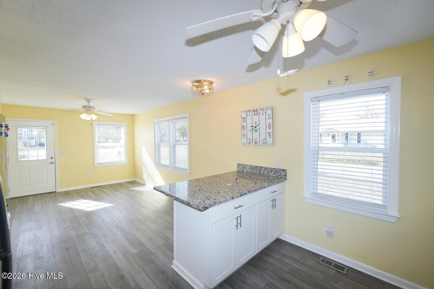 100548461 | Photo 13