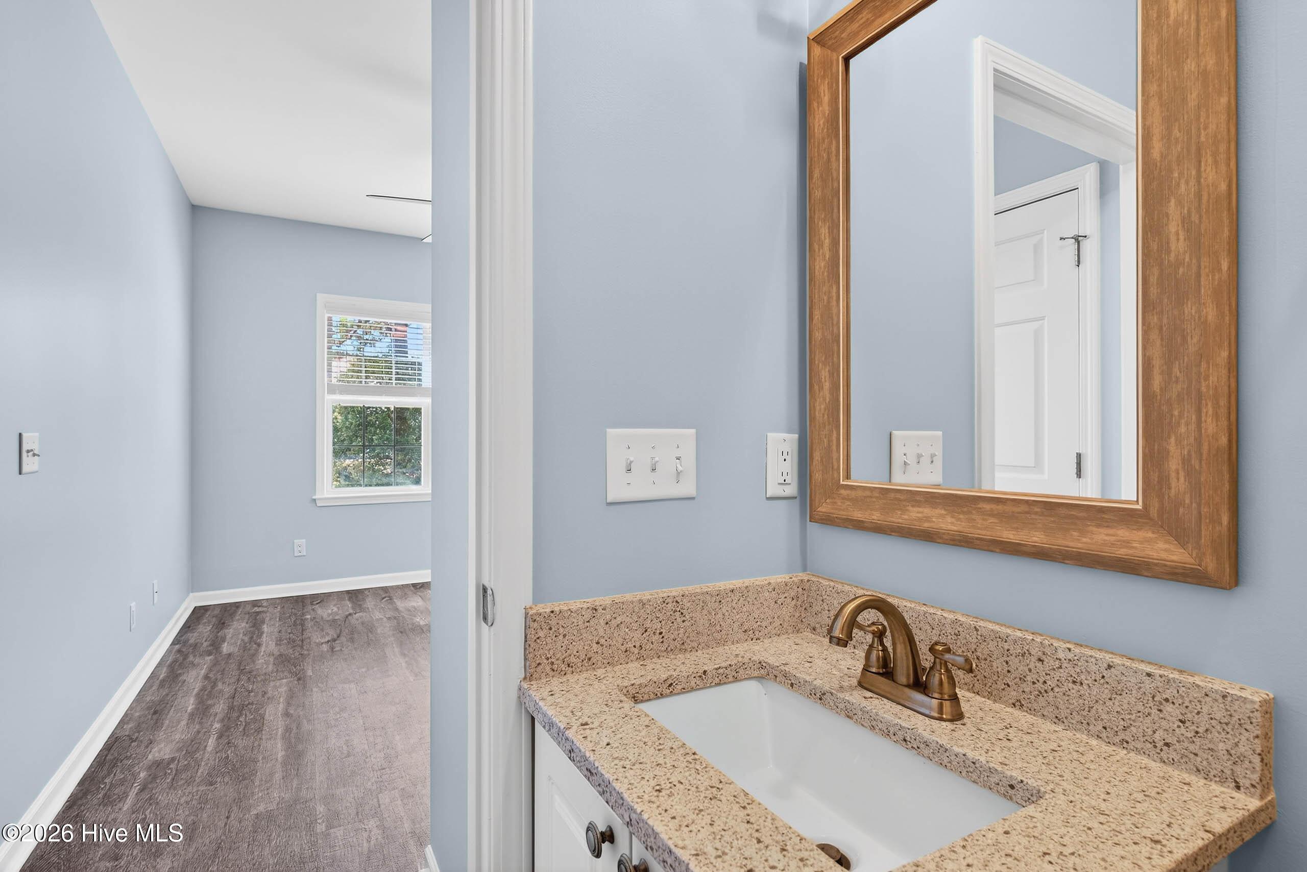 100564275 | Photo 26