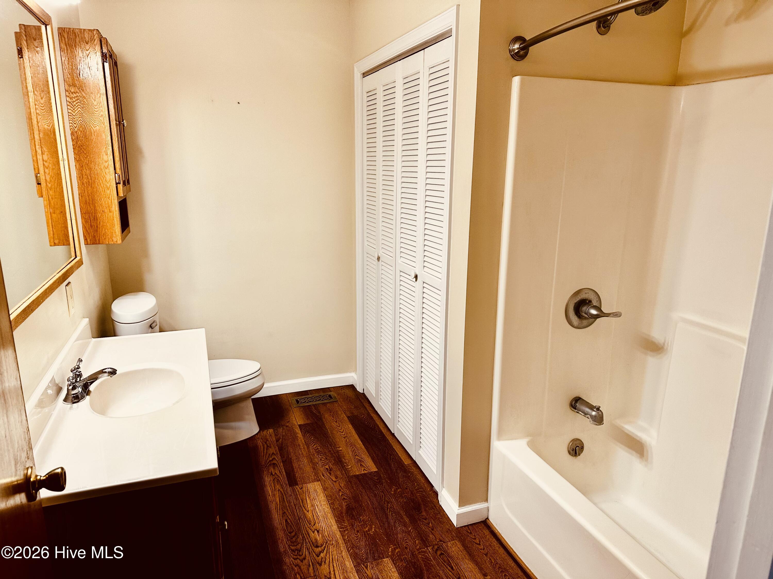 100551457 | Photo 11