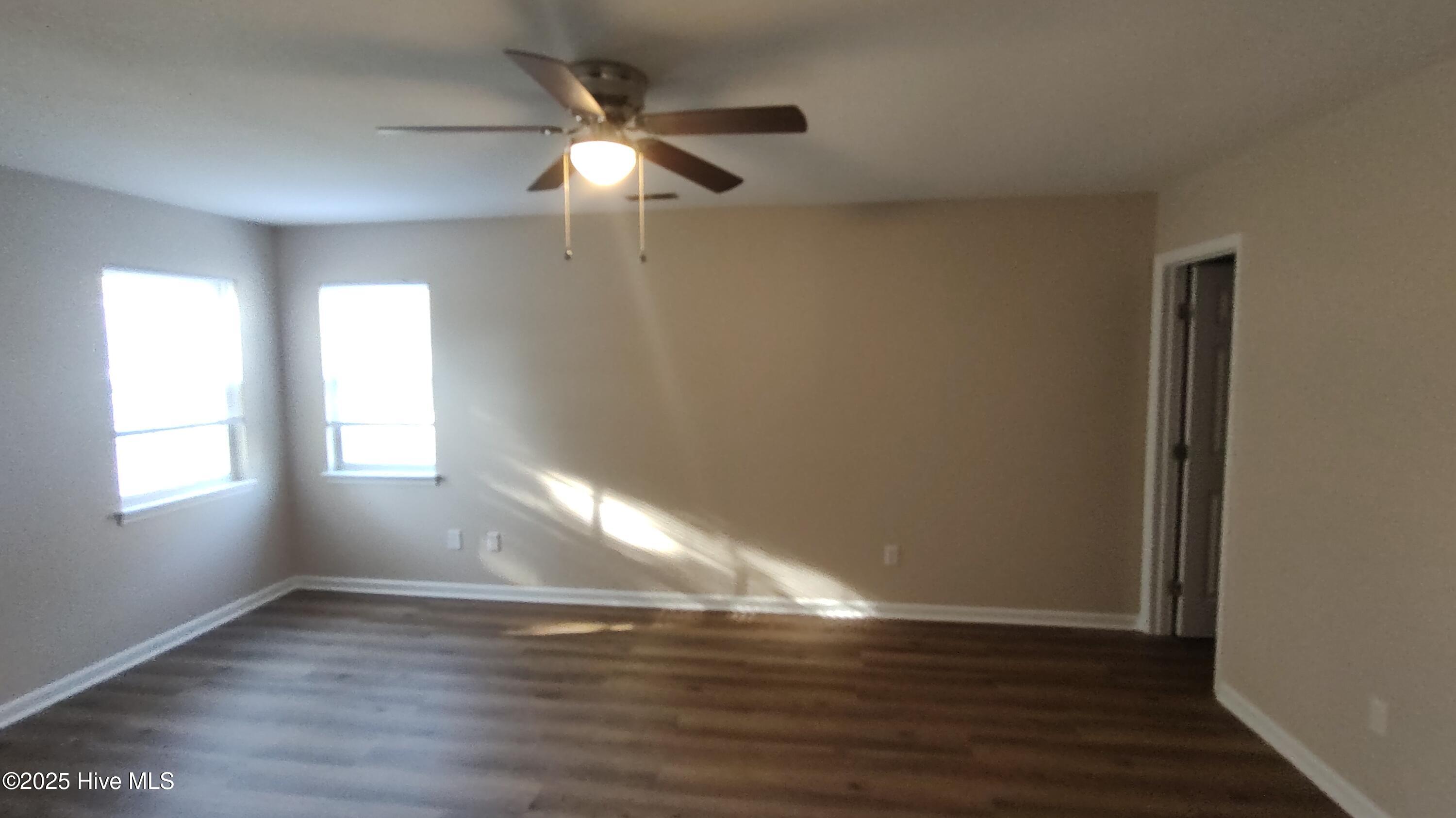 100540049 | Photo 13