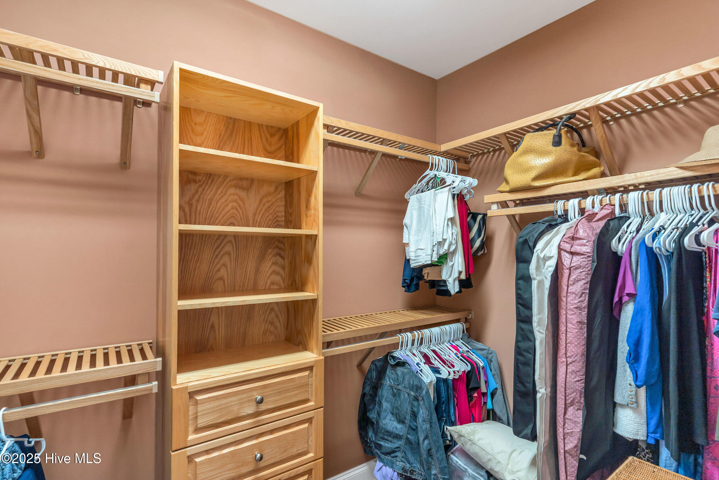 100533496 | Photo 26