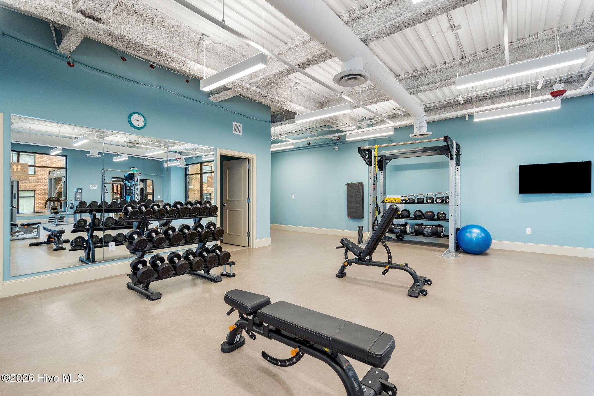 100565283 | Photo 54