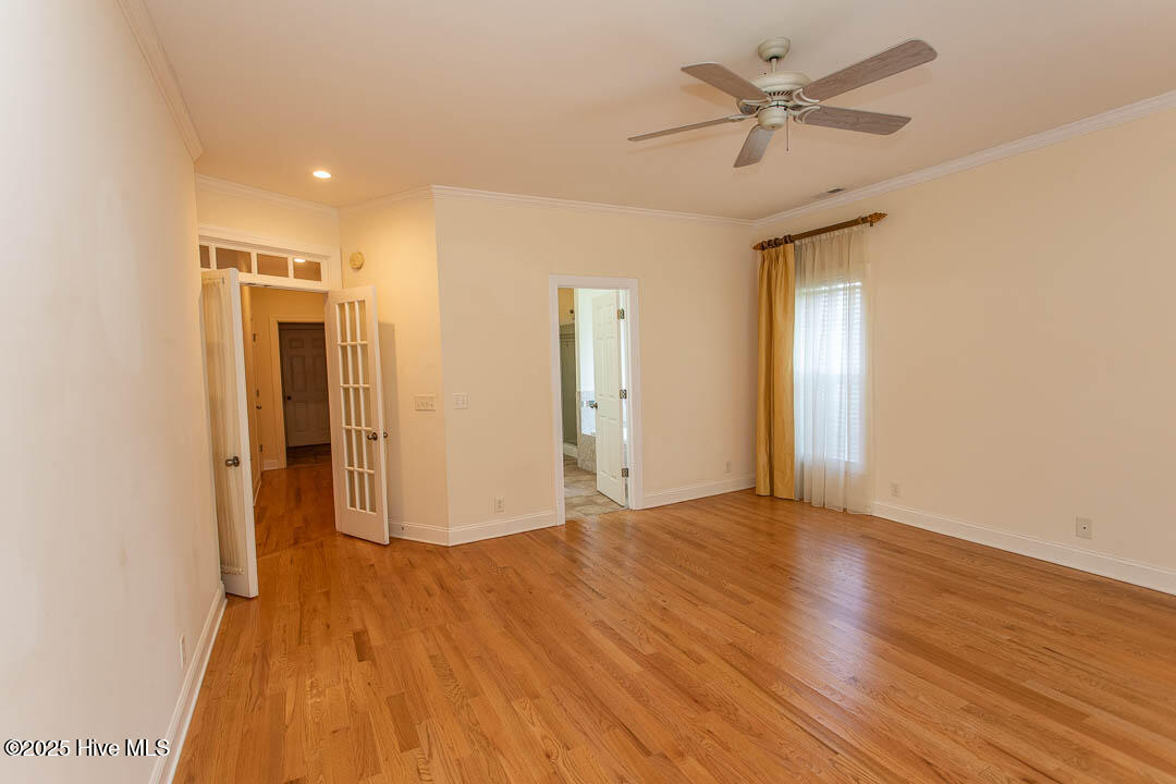 100526043 | Photo 24