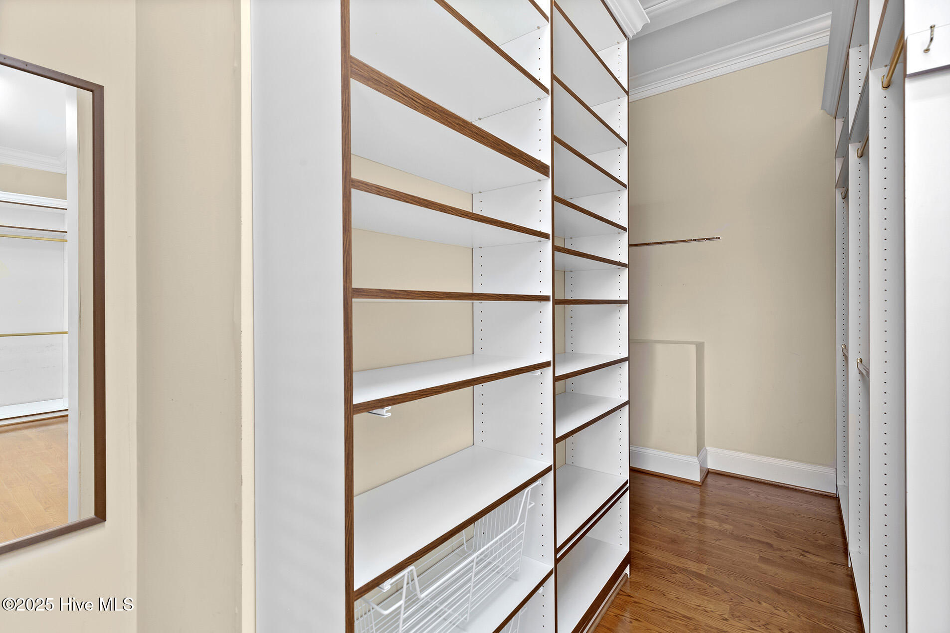 100545737 | Photo 47