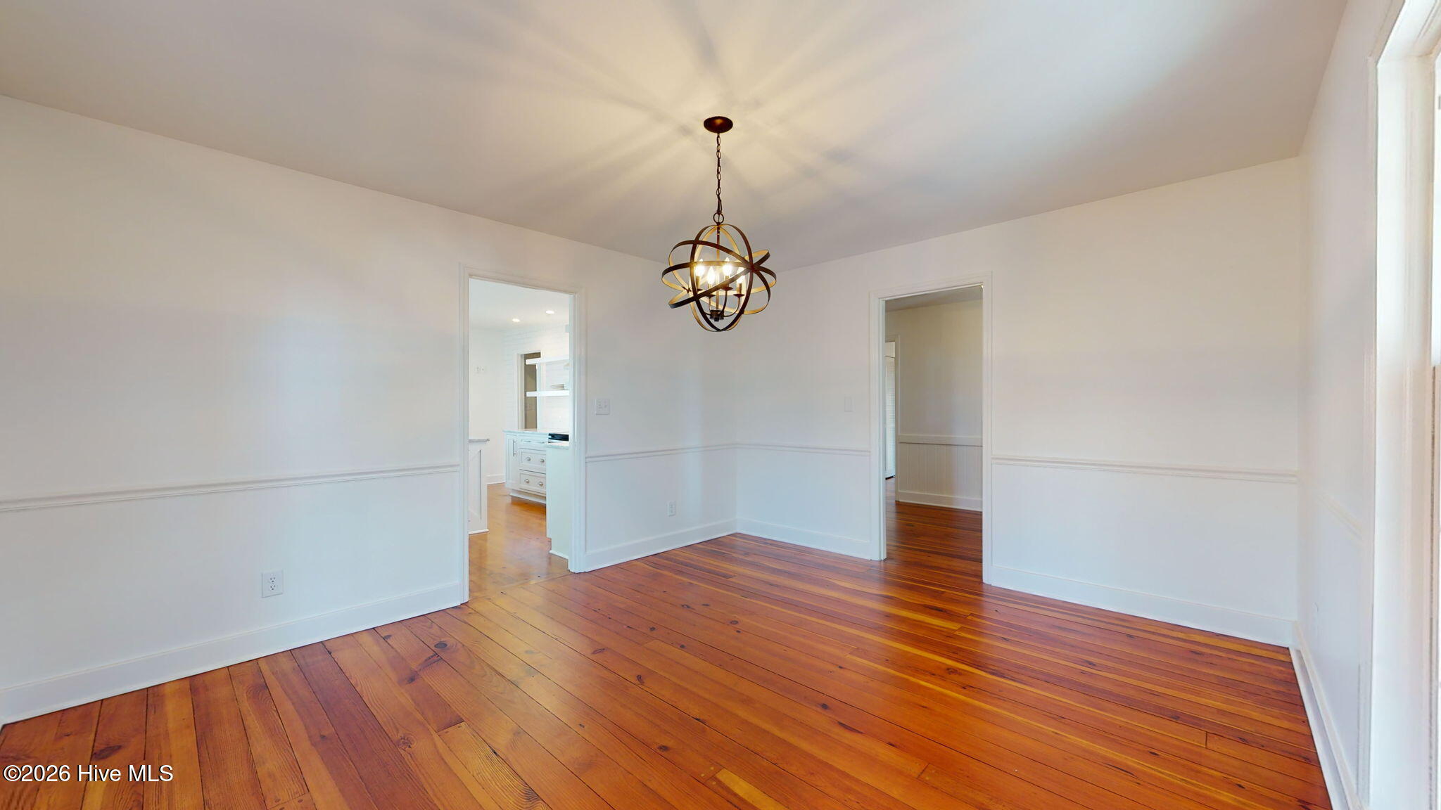 100554619 | Photo 33