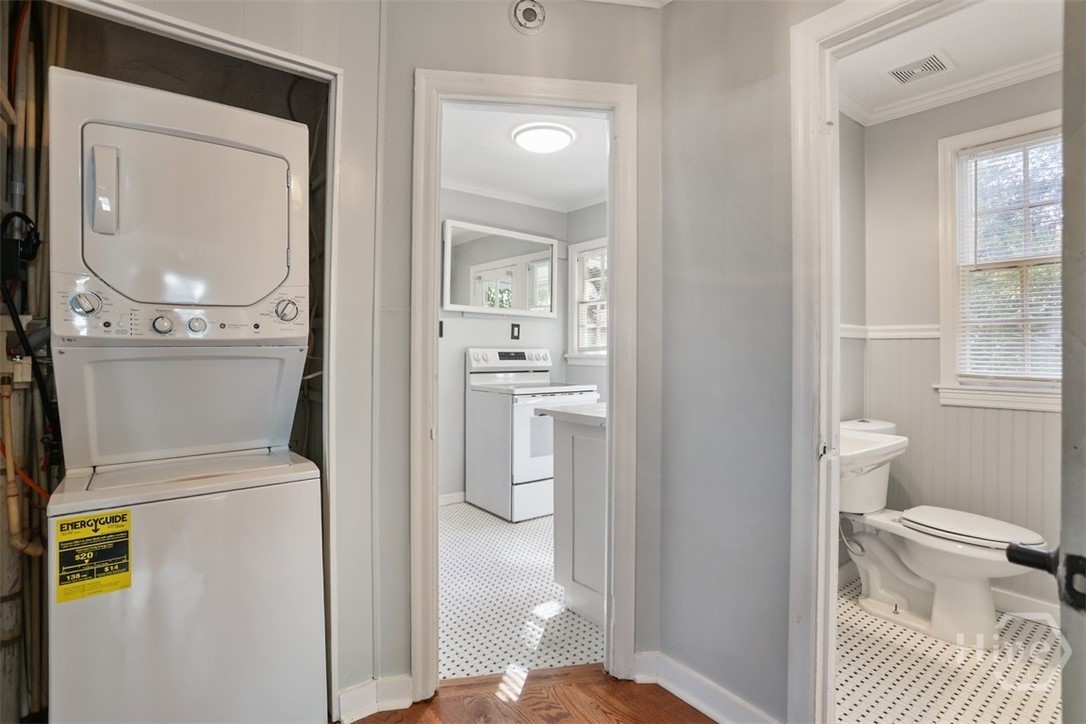 The manageable size offers effortless upkeep.
