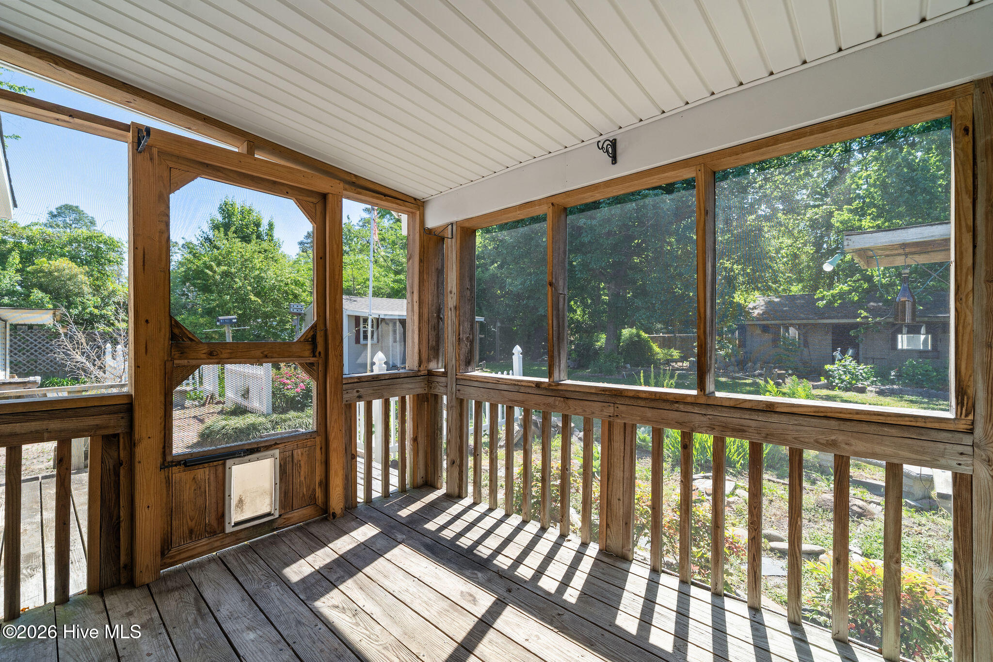 100568414 | Photo 24