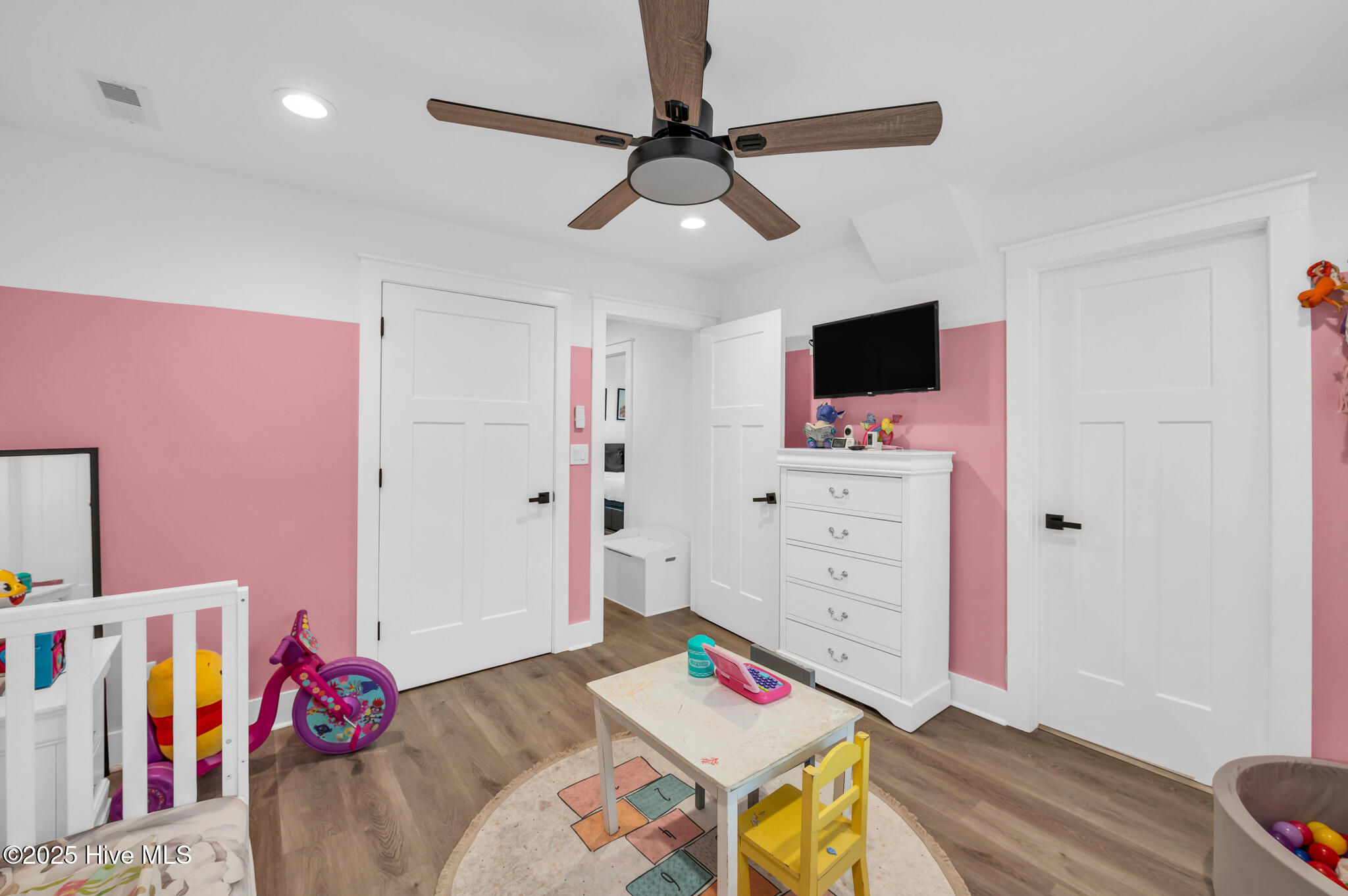 100494637 | Photo 87