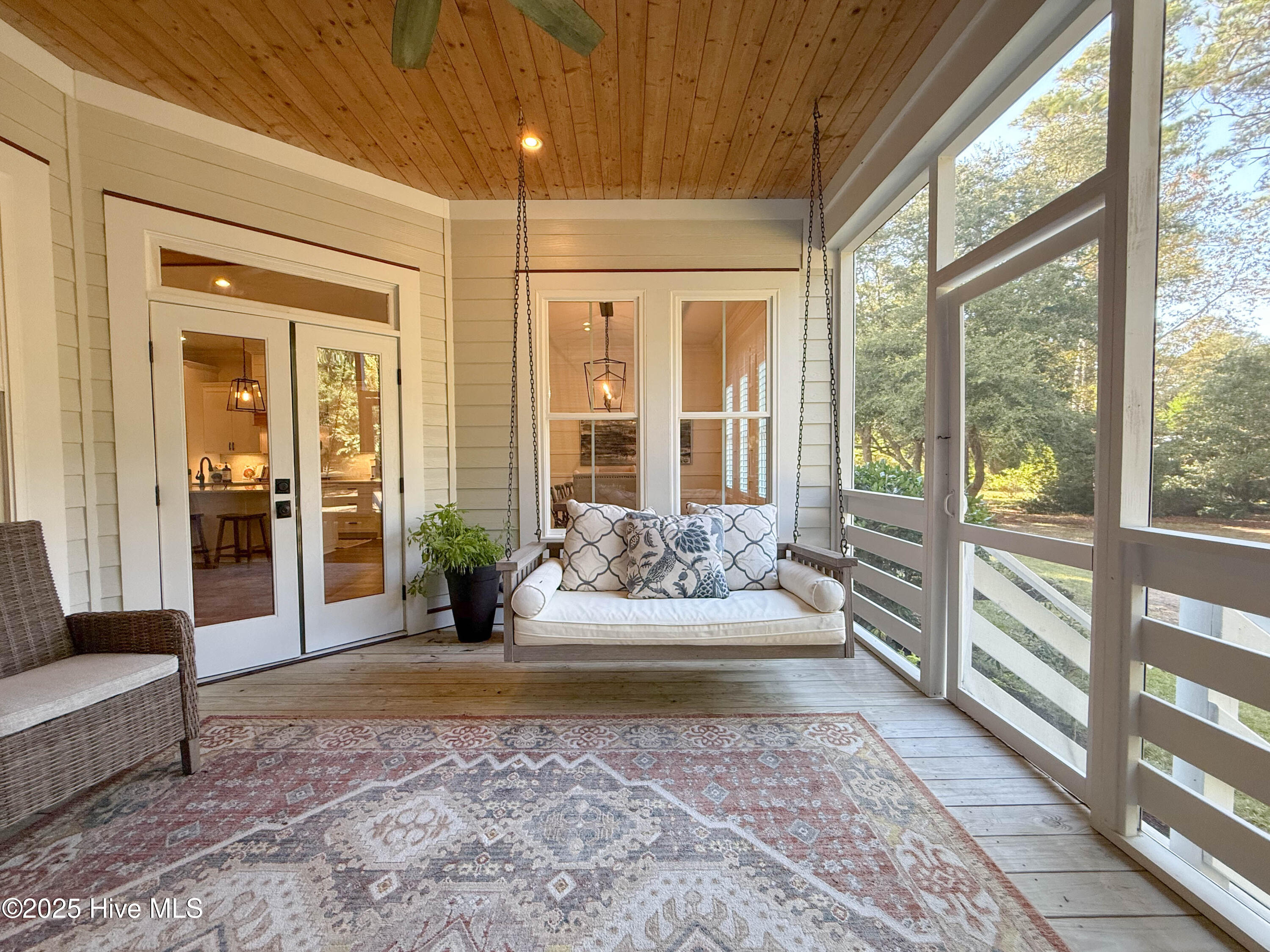 100556308 | Photo 42