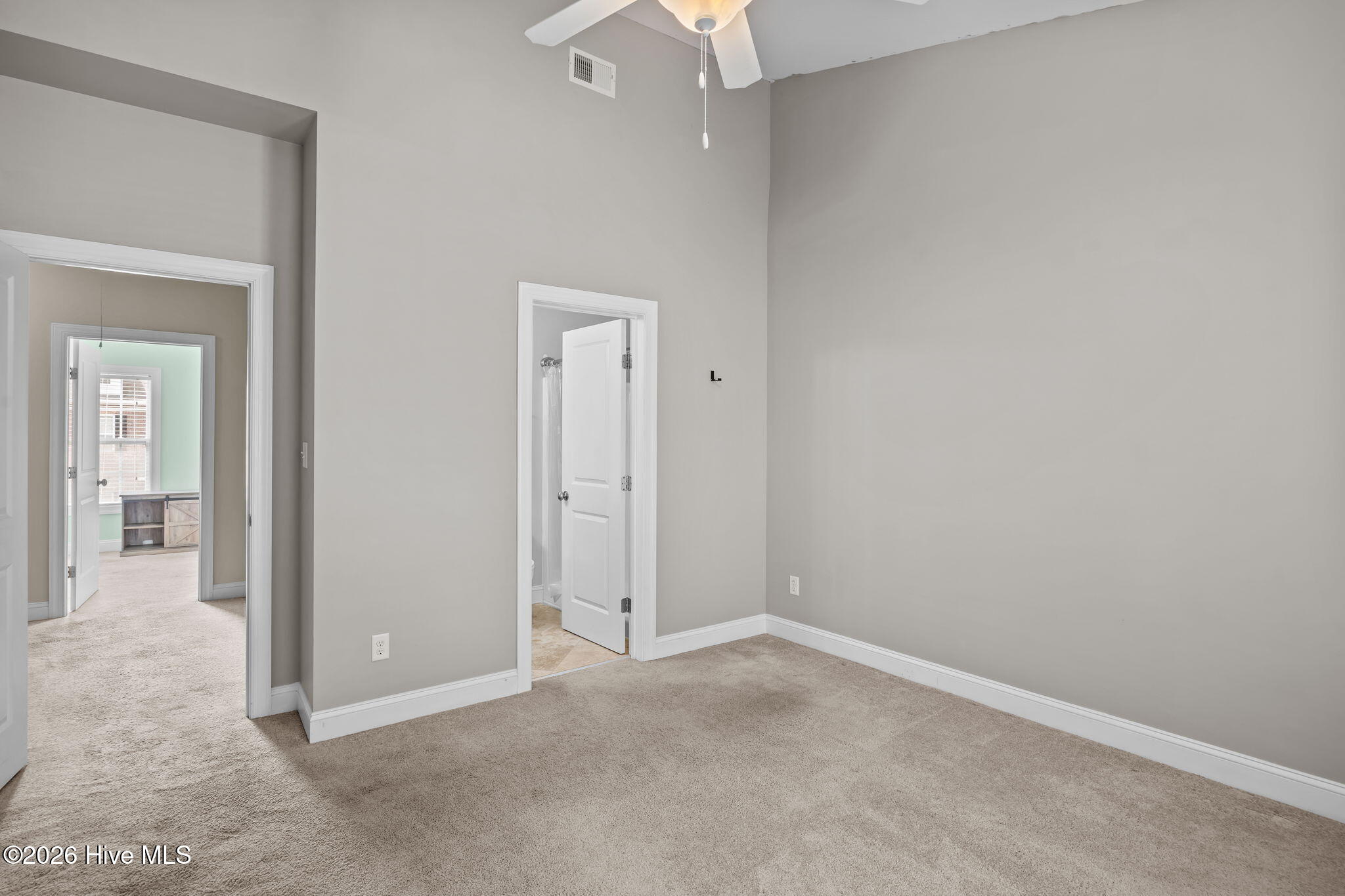 100560490 | Photo 13