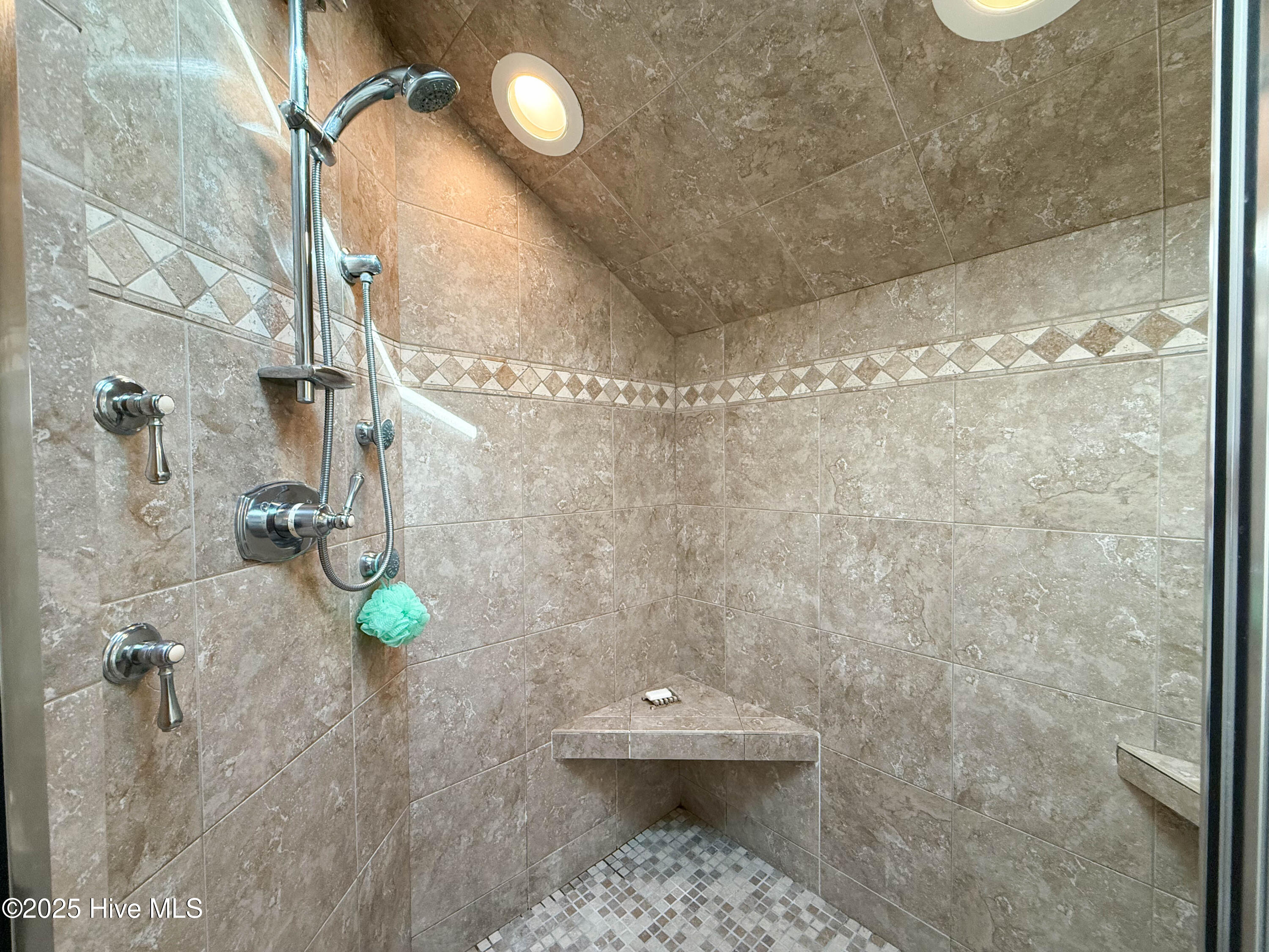 100538841 | Photo 40