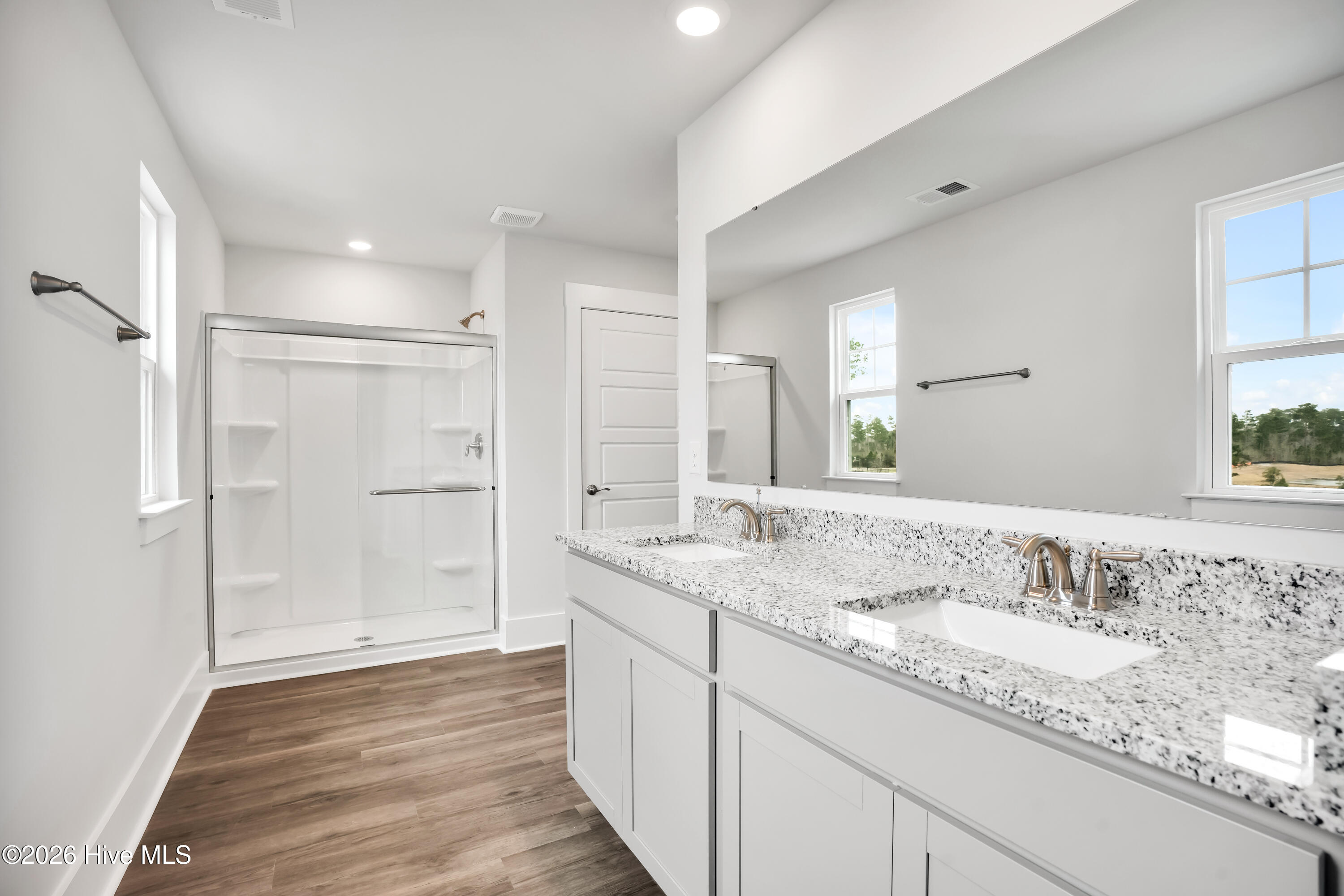 100544647 | Photo 15