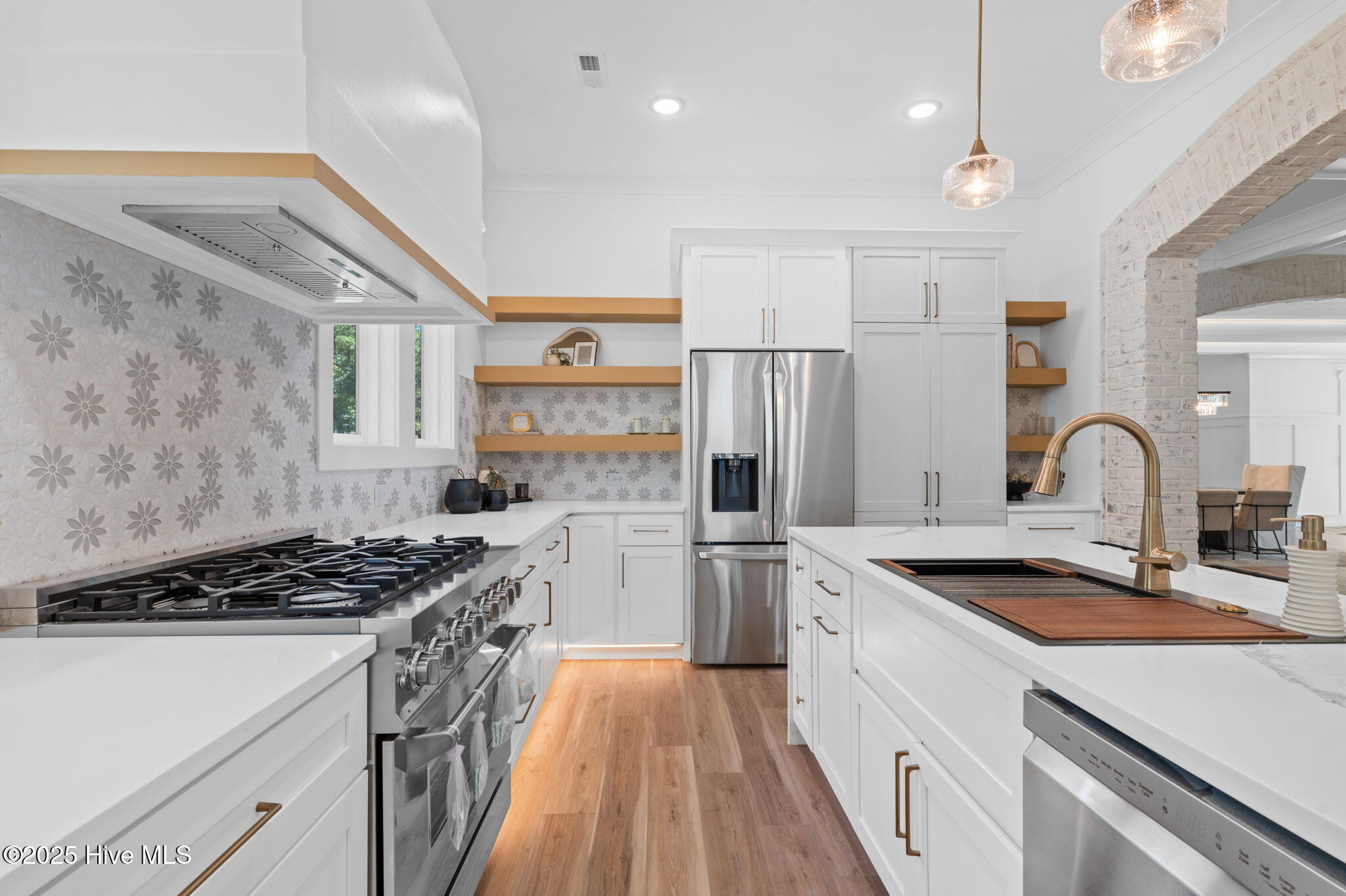 100529099 | Photo 13