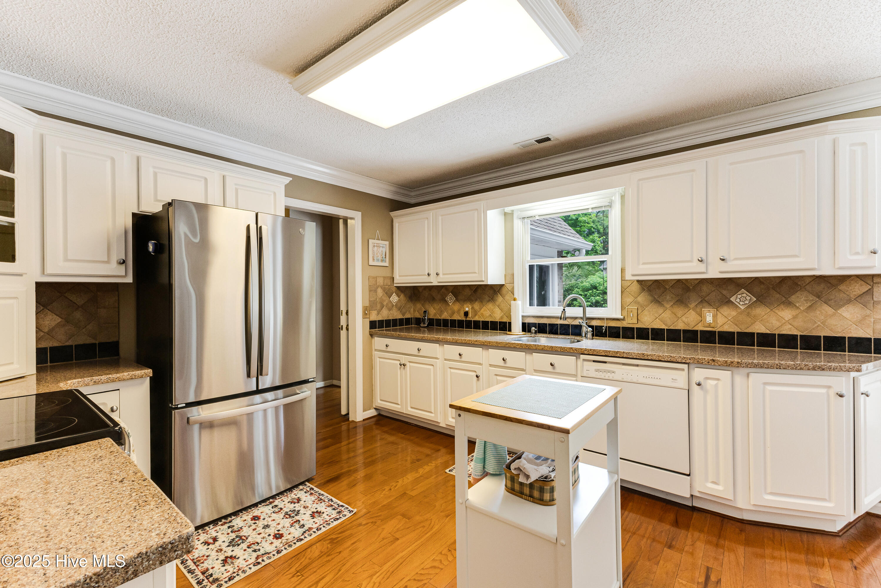 100508279 | Photo 16