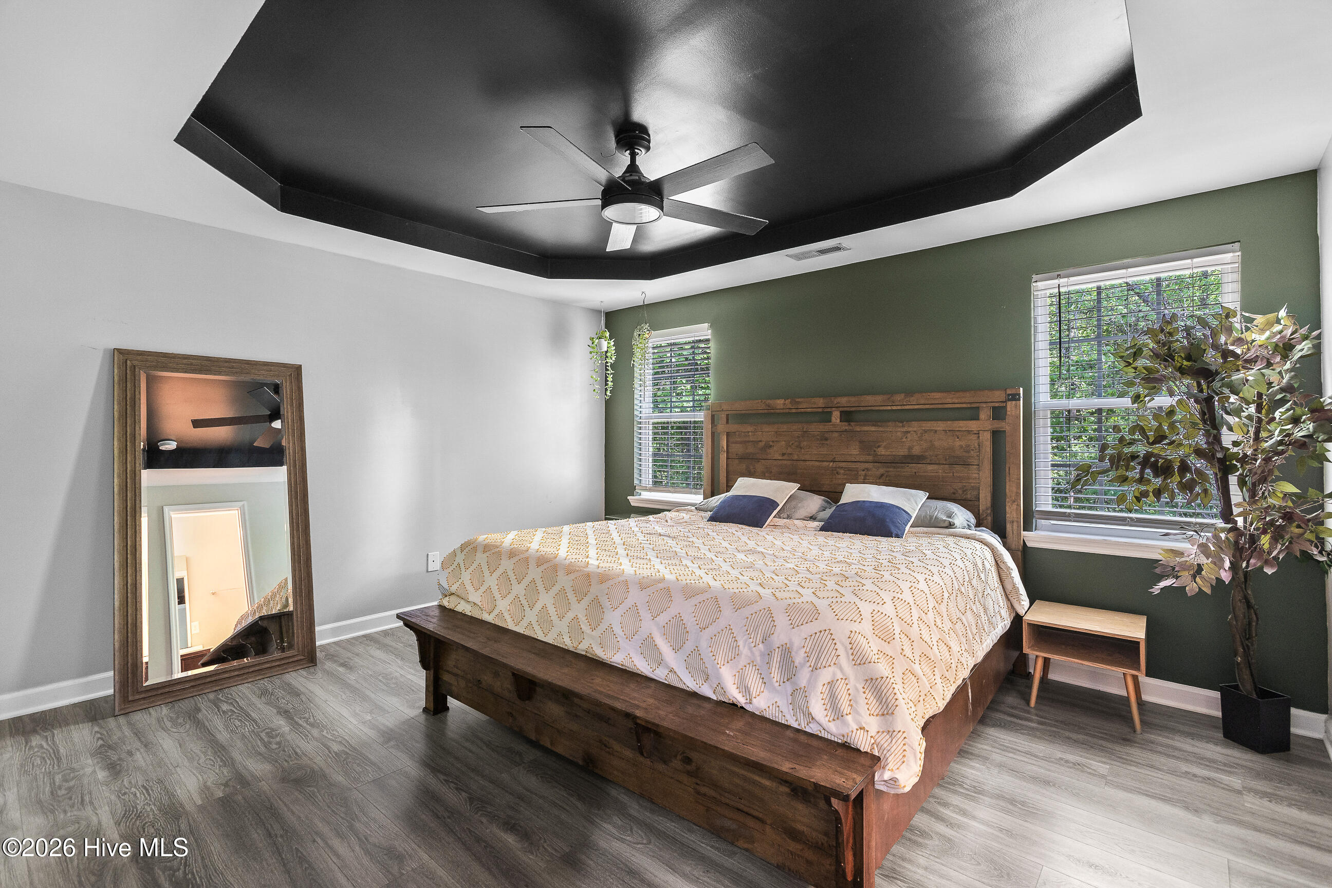 100568370 | Photo 14