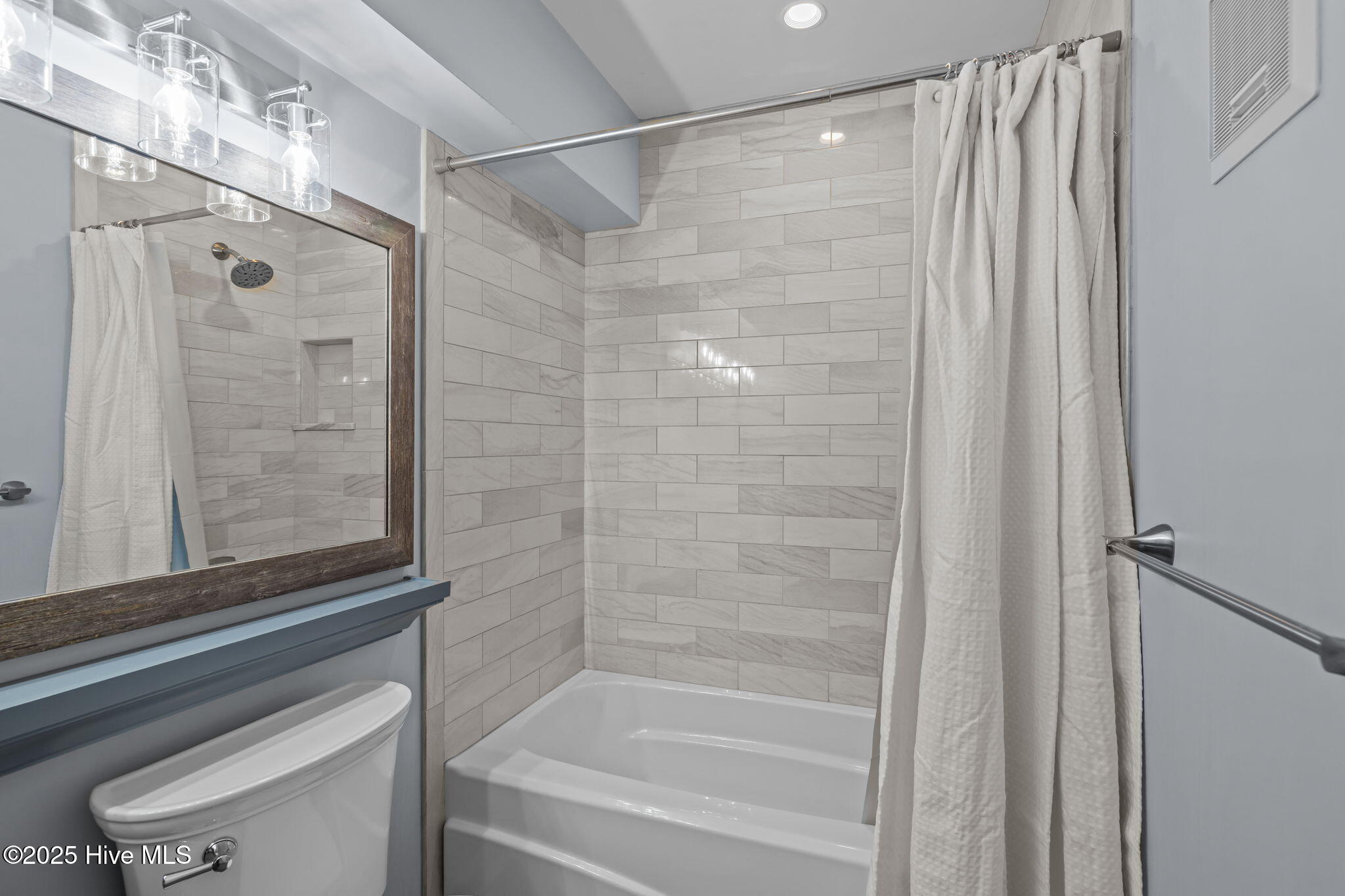 100530599 | Photo 35