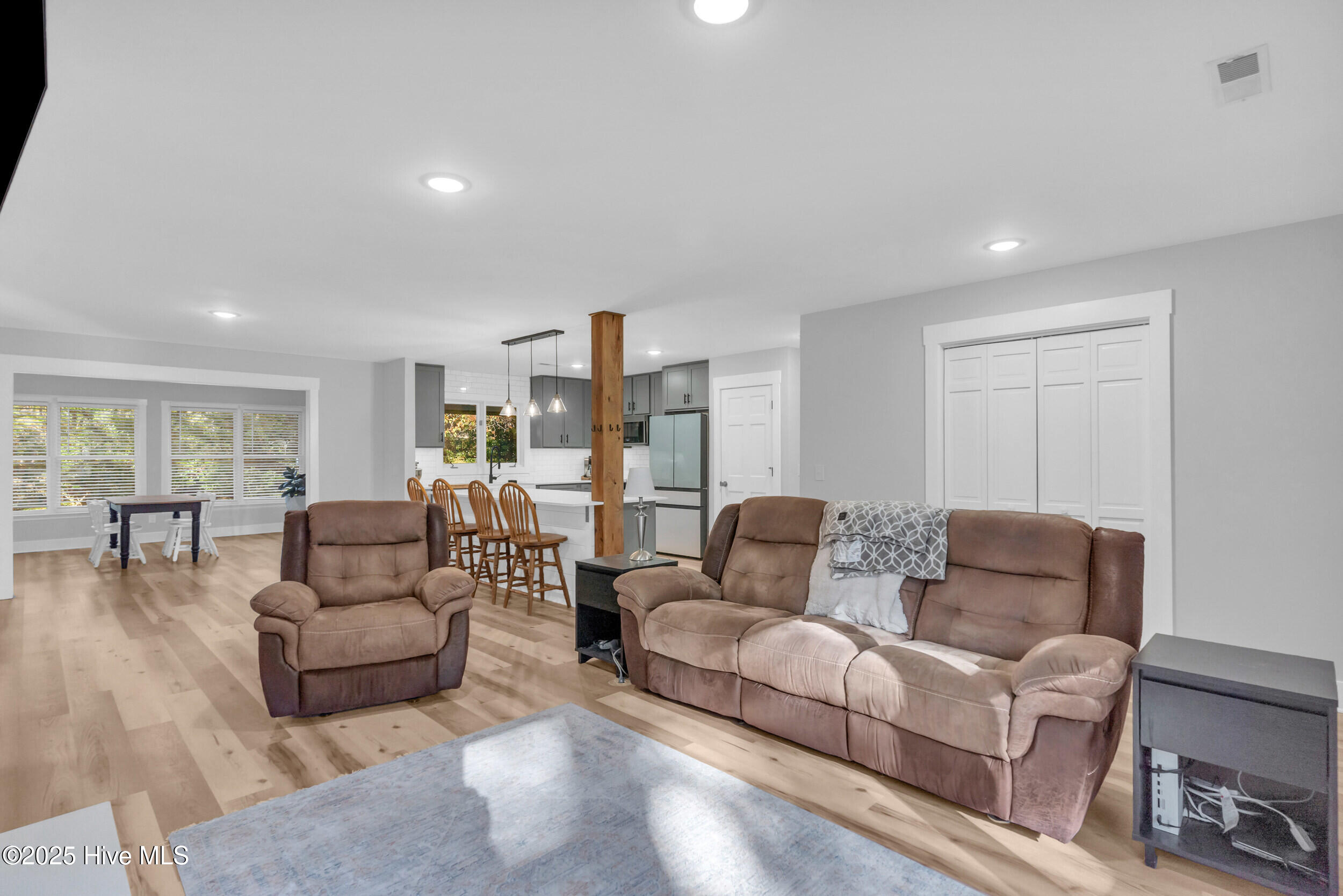 100538060 | Photo 10